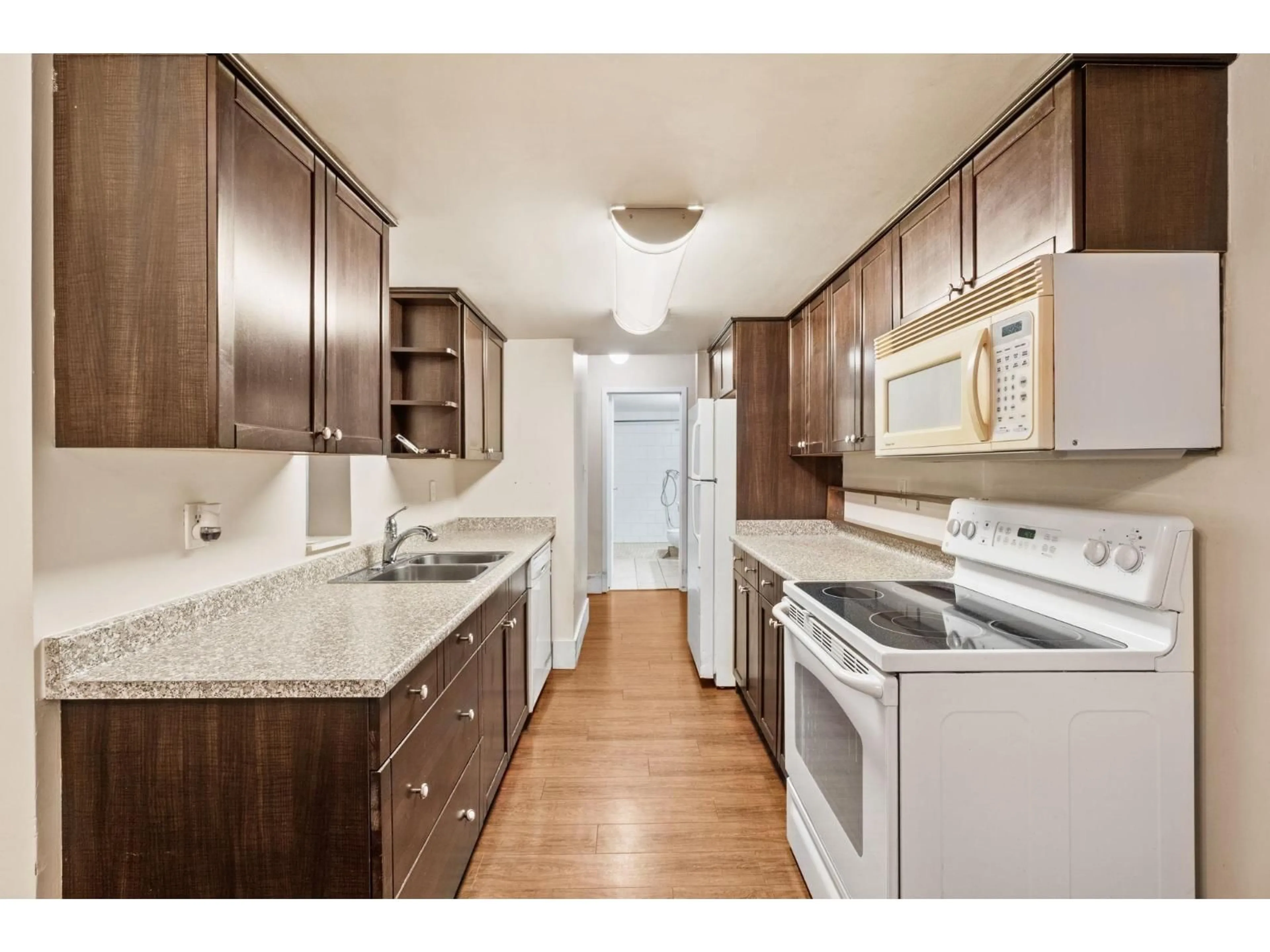 Standard kitchen, unknown for 209 - 9644 134 STREET, Surrey British Columbia V3T5M3