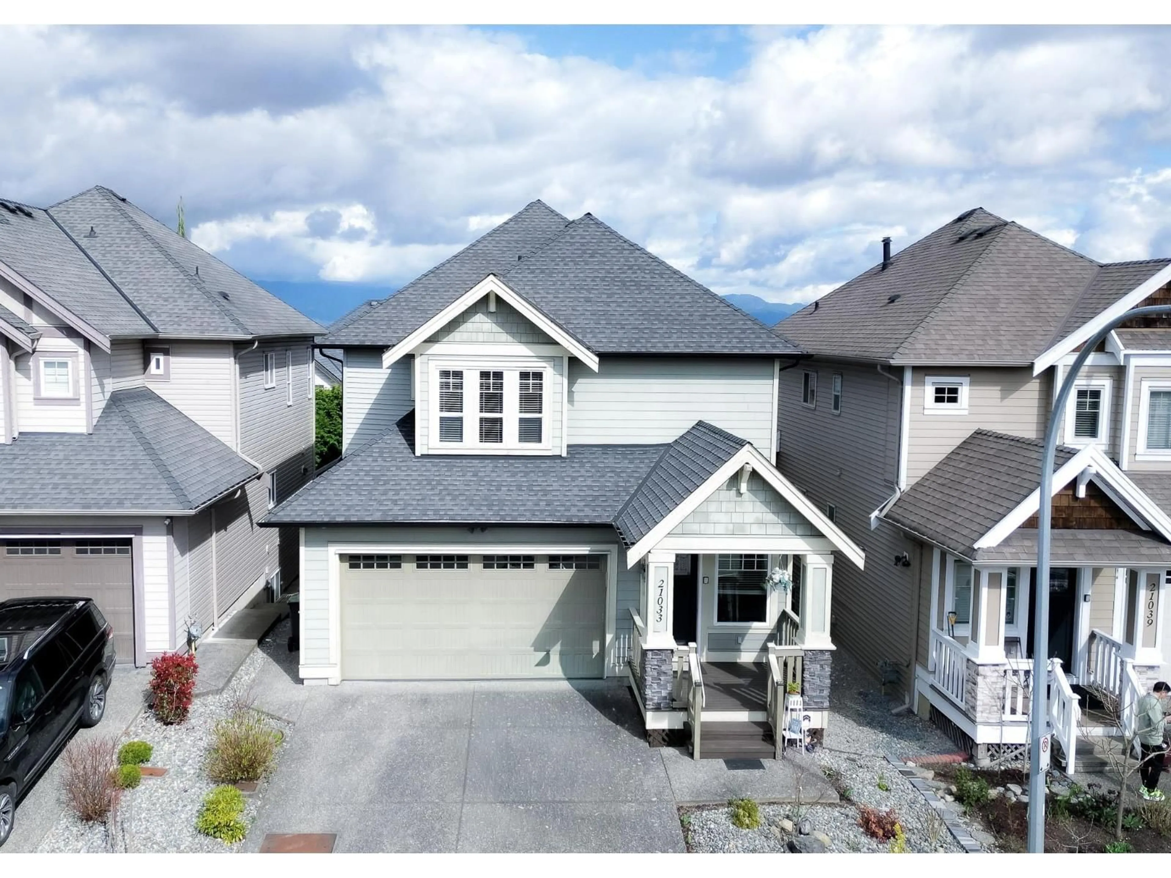 A pic from outside/outdoor area/front of a property/back of a property/a pic from drone, street for 21033 80A AVENUE, Langley British Columbia V2Y0J4