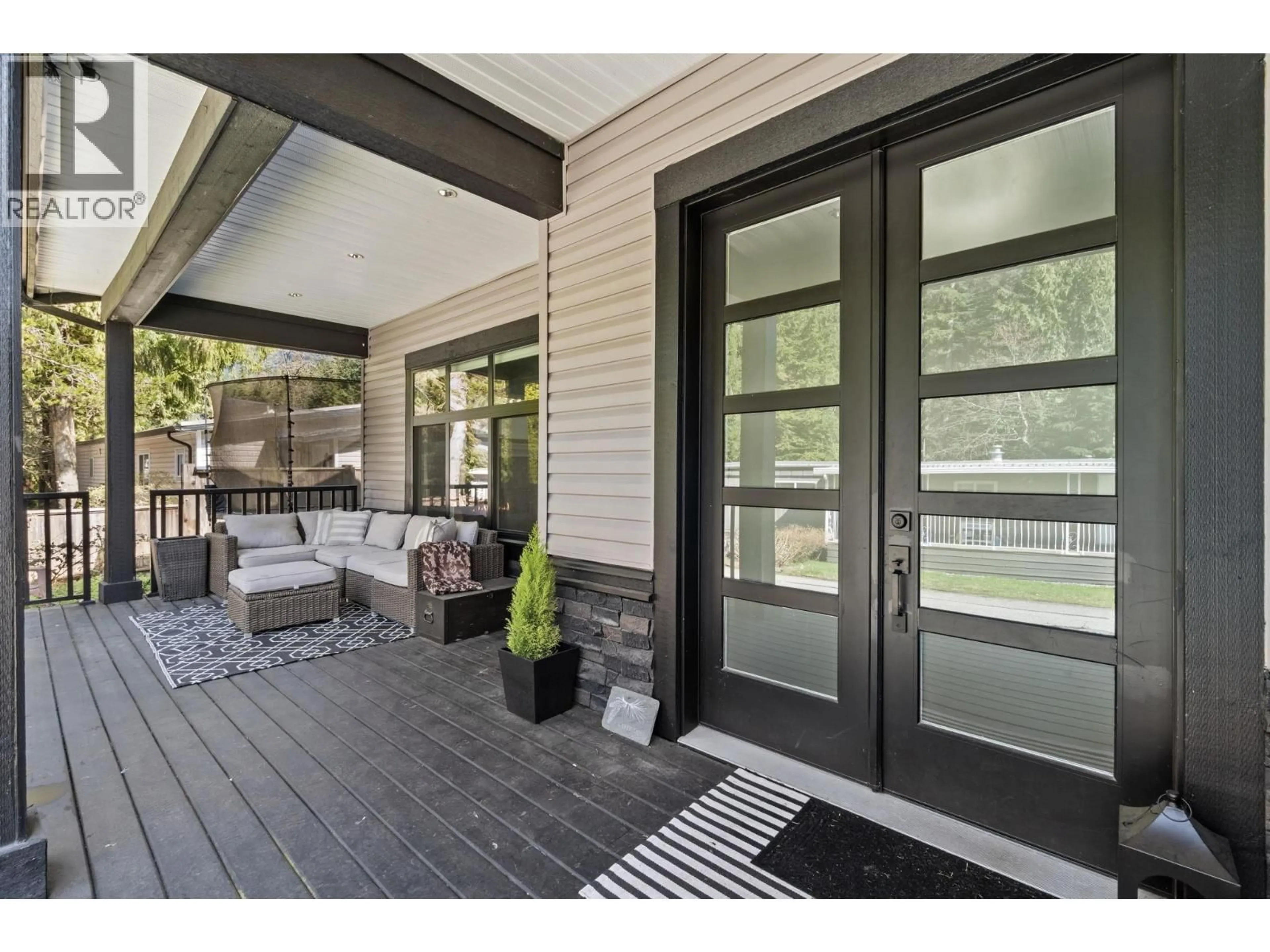 Indoor entryway for 12 - 3295 SUNNYSIDE ROAD, Anmore British Columbia V3H4Z4