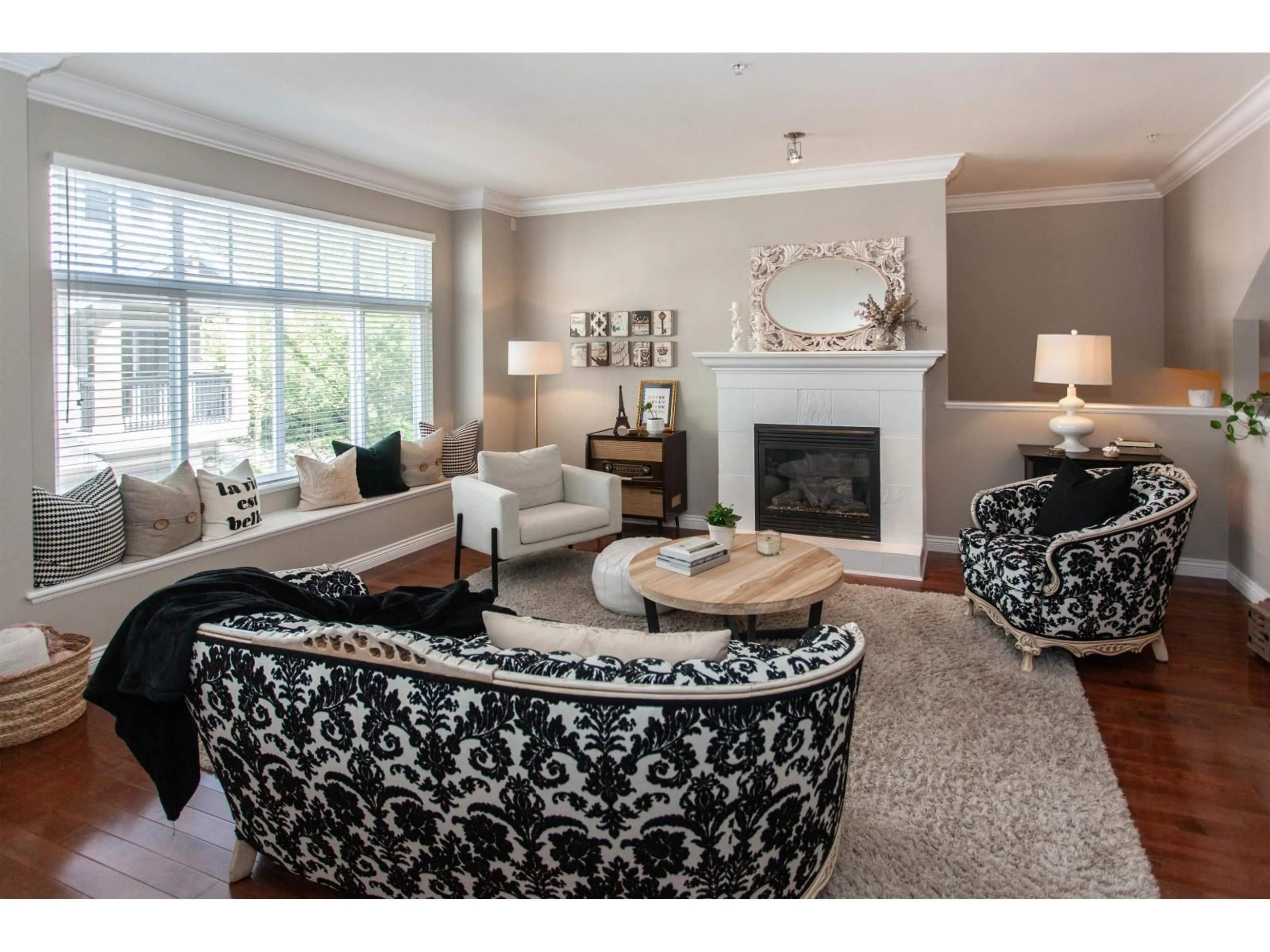 Living room with furniture, carpet floor for 42 - 21704 96 AVENUE, Langley British Columbia V1M0A8