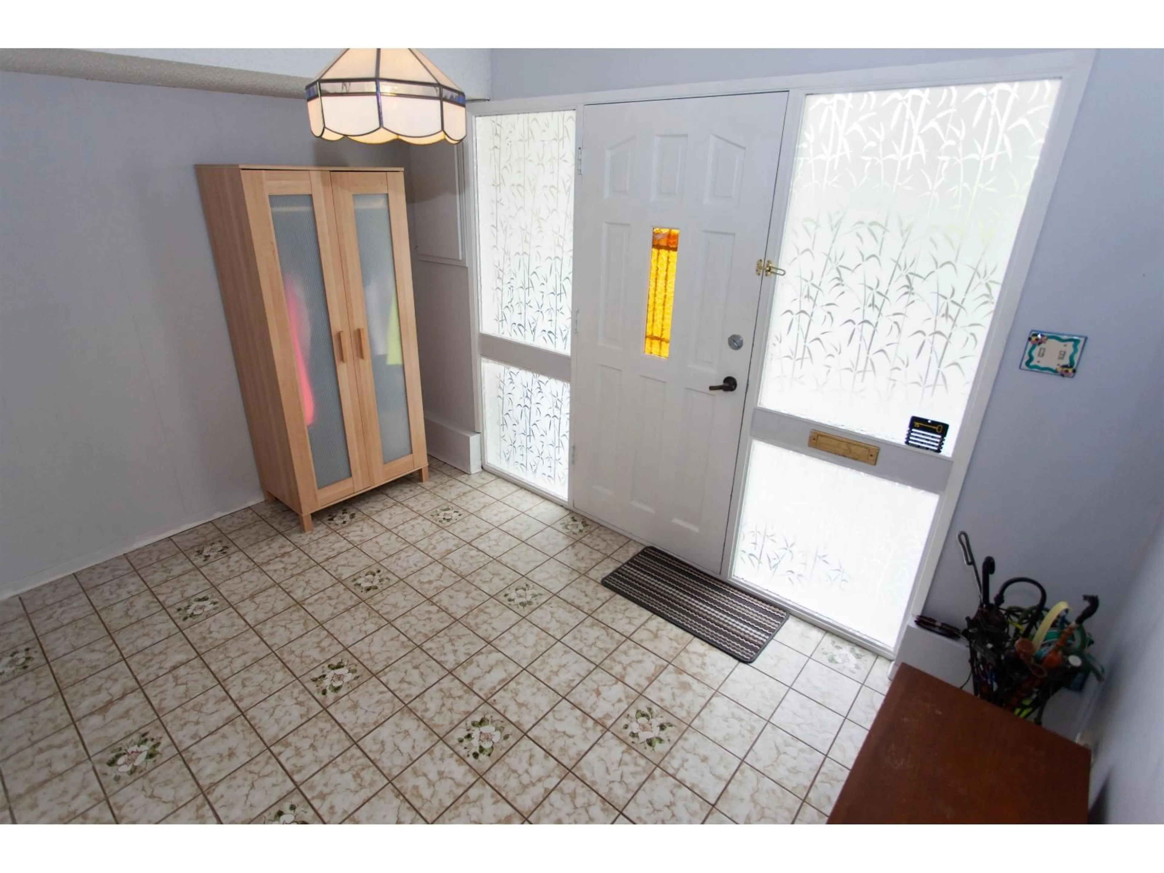 Indoor foyer for 1232 FOSTER STREET, White Rock British Columbia V4B3X1