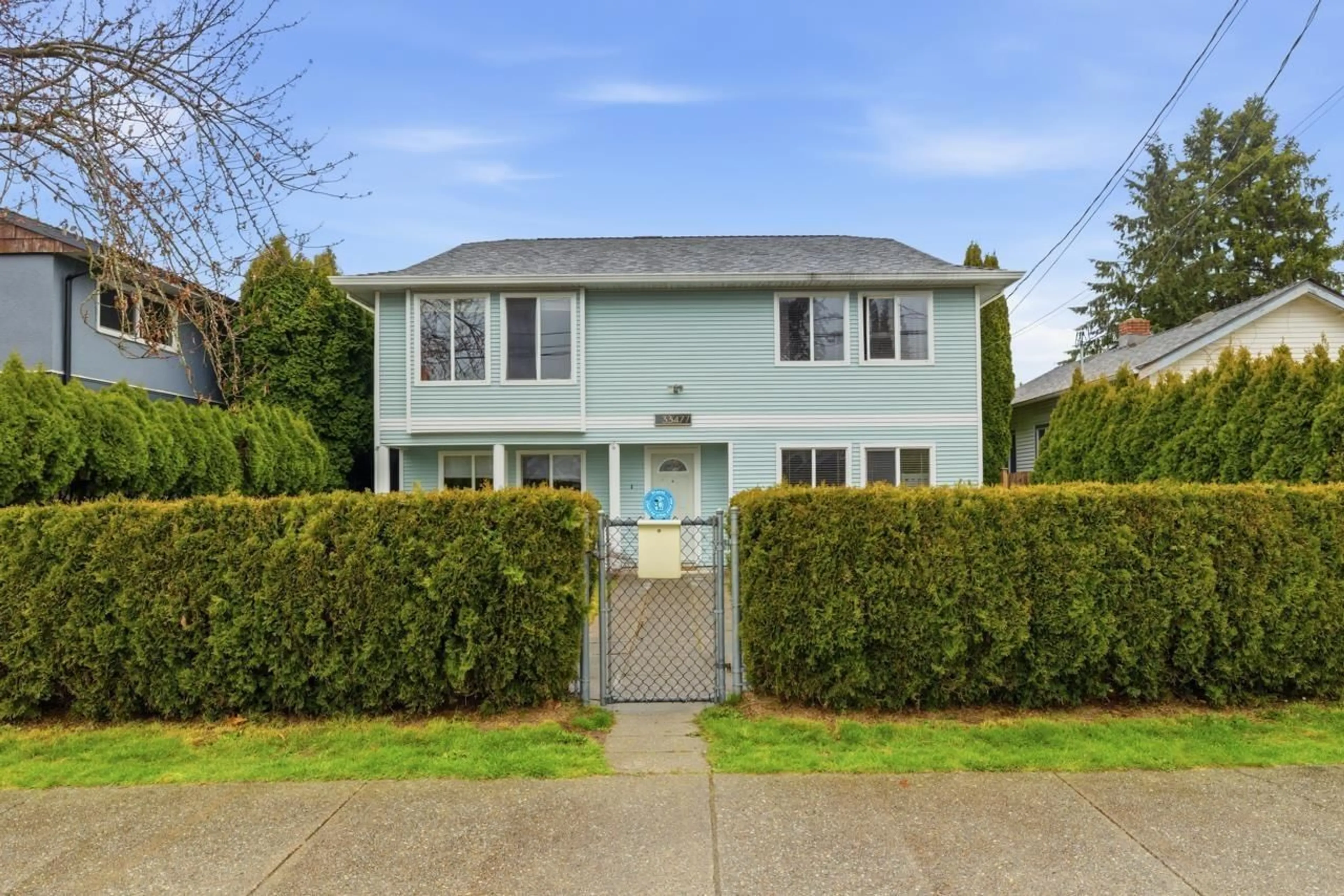 Home with vinyl exterior material, street for 33477 7TH AVENUE, Mission British Columbia V2V2E6