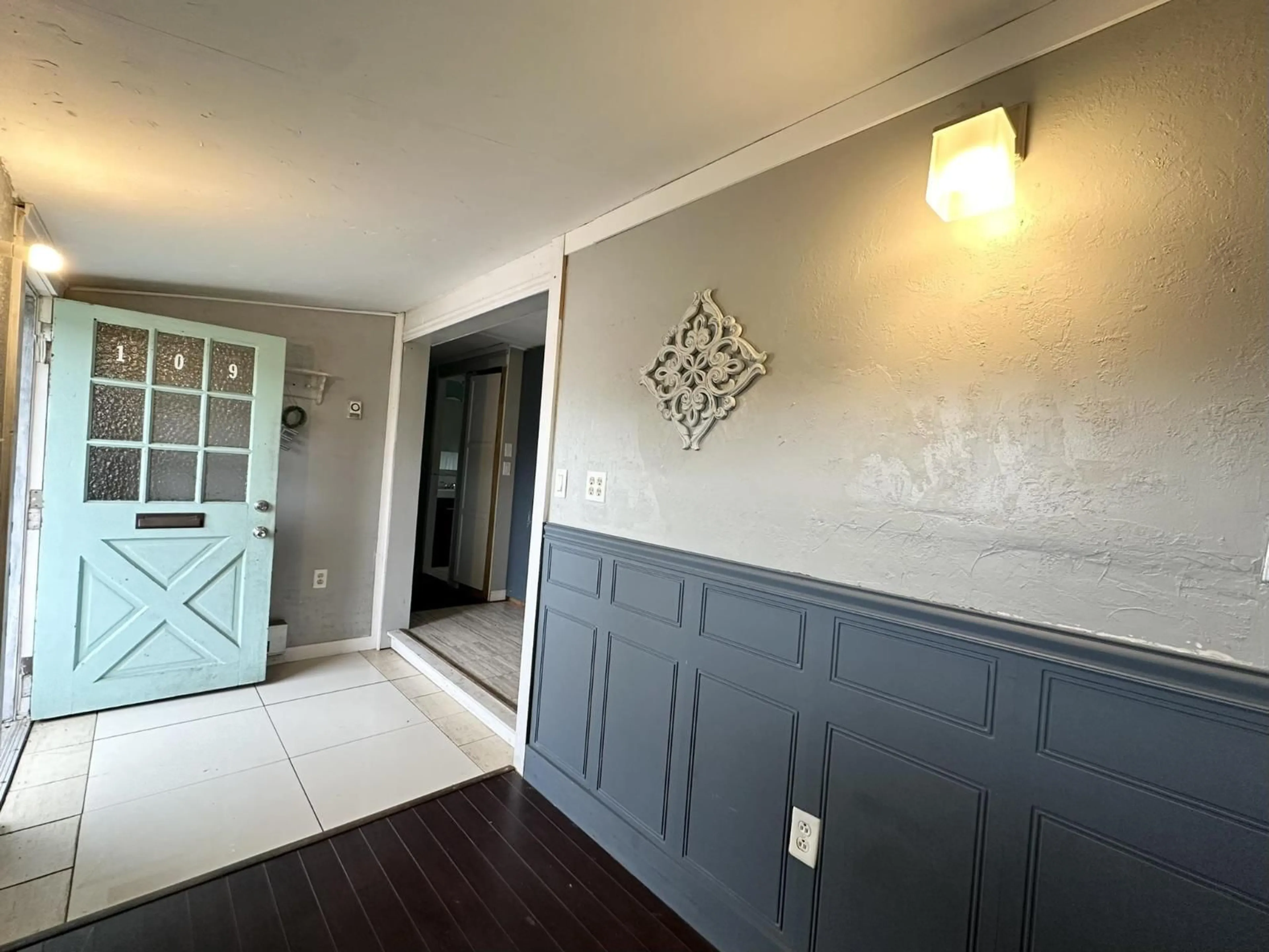 Indoor entryway for 109 - 9950 WILSON STREET, Mission British Columbia V4S1B3