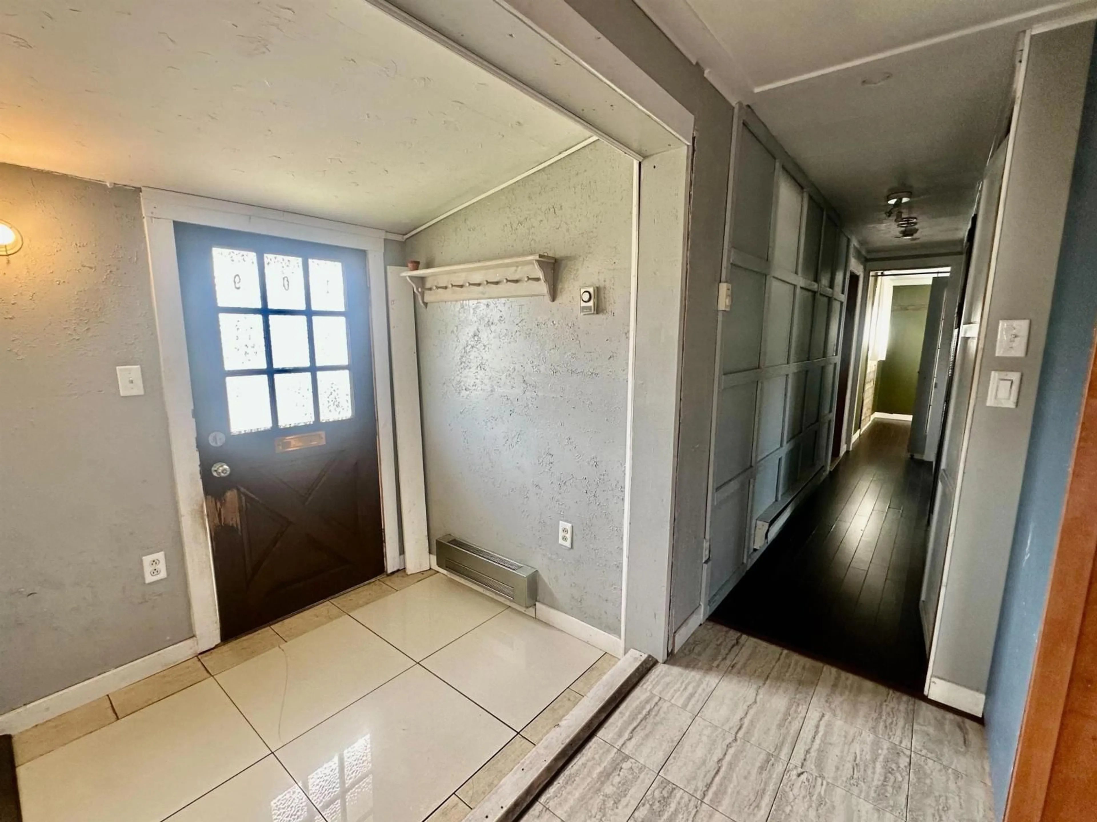 Indoor entryway for 109 - 9950 WILSON STREET, Mission British Columbia V4S1B3