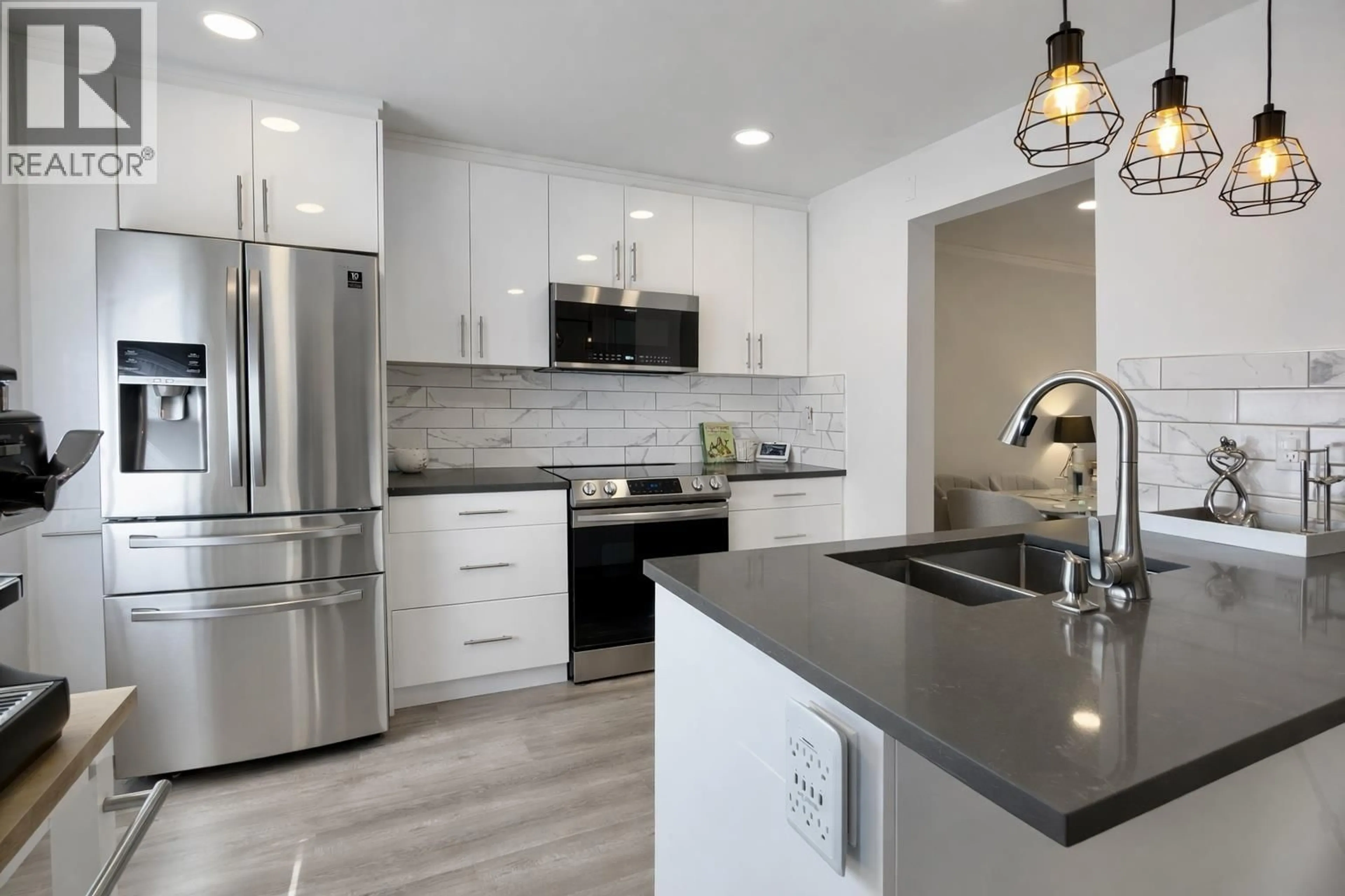 Contemporary kitchen, unknown for 438 CARLSEN PLACE, Port Moody British Columbia V3H3Z9