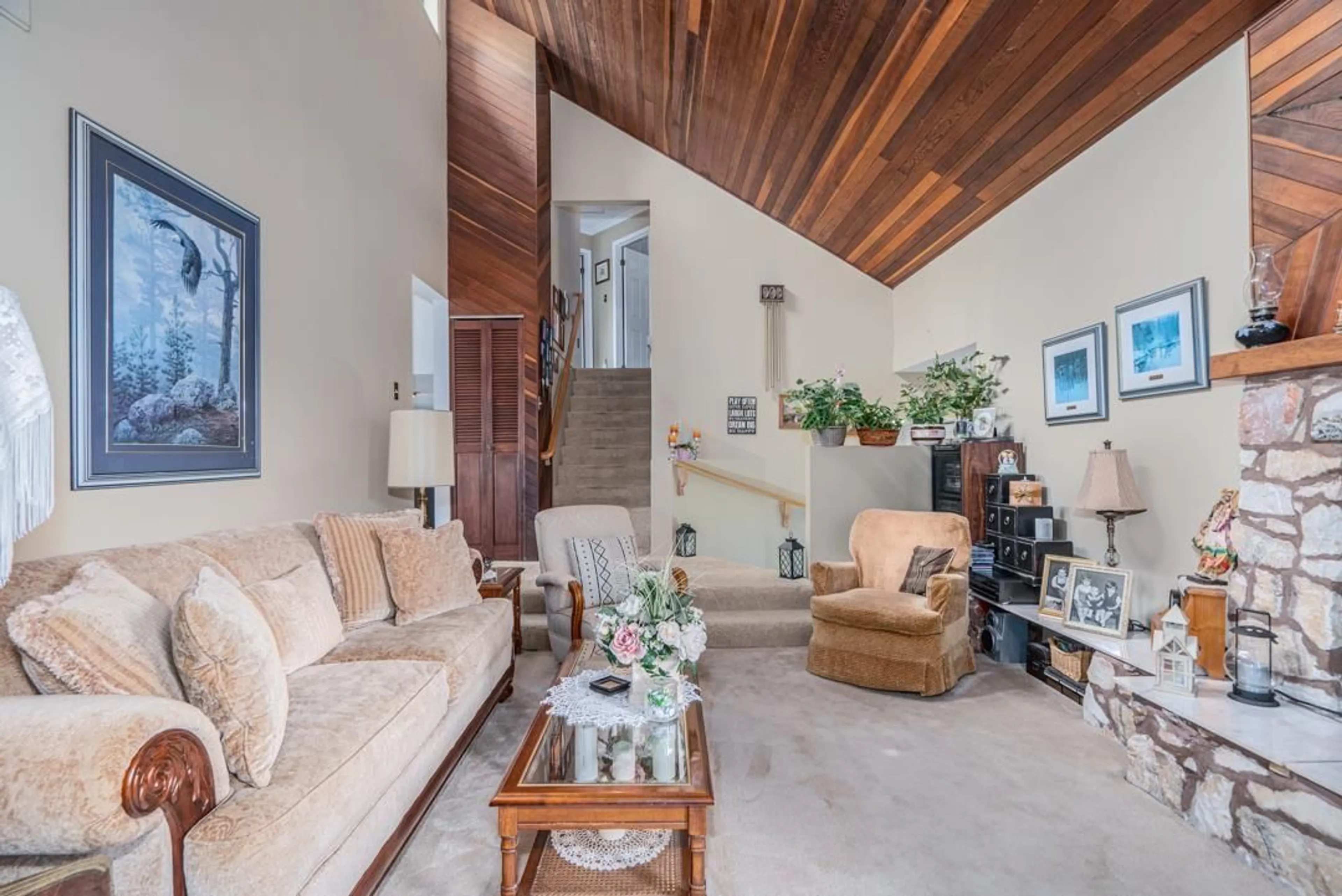 Living room with furniture, unknown for 1961 DAHL CRESCENT, Abbotsford British Columbia V2S4B6