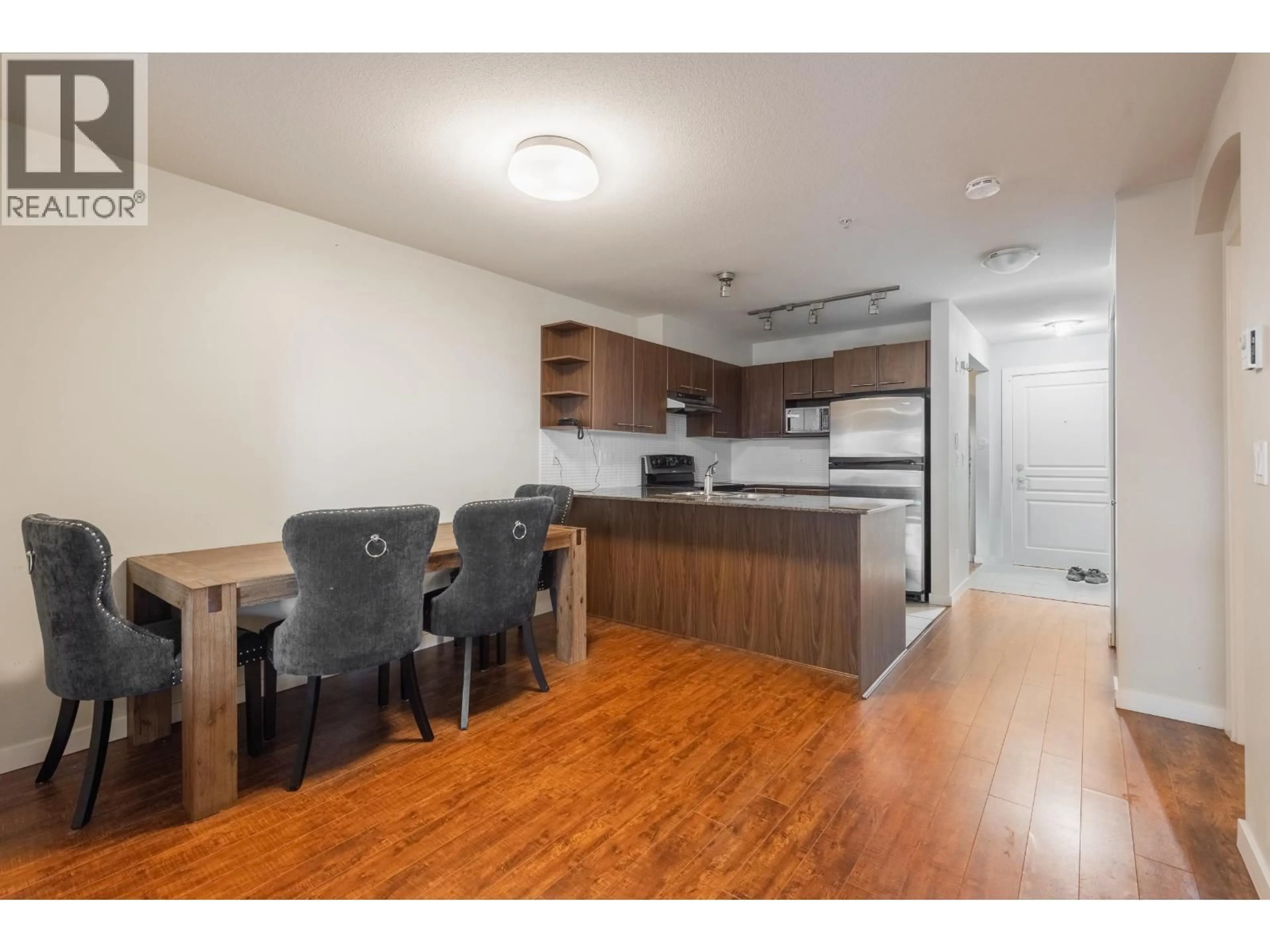 Standard kitchen, wood/laminate floor for 108 - 4788 BRENTWOOD DR, Burnaby British Columbia V5C0C5