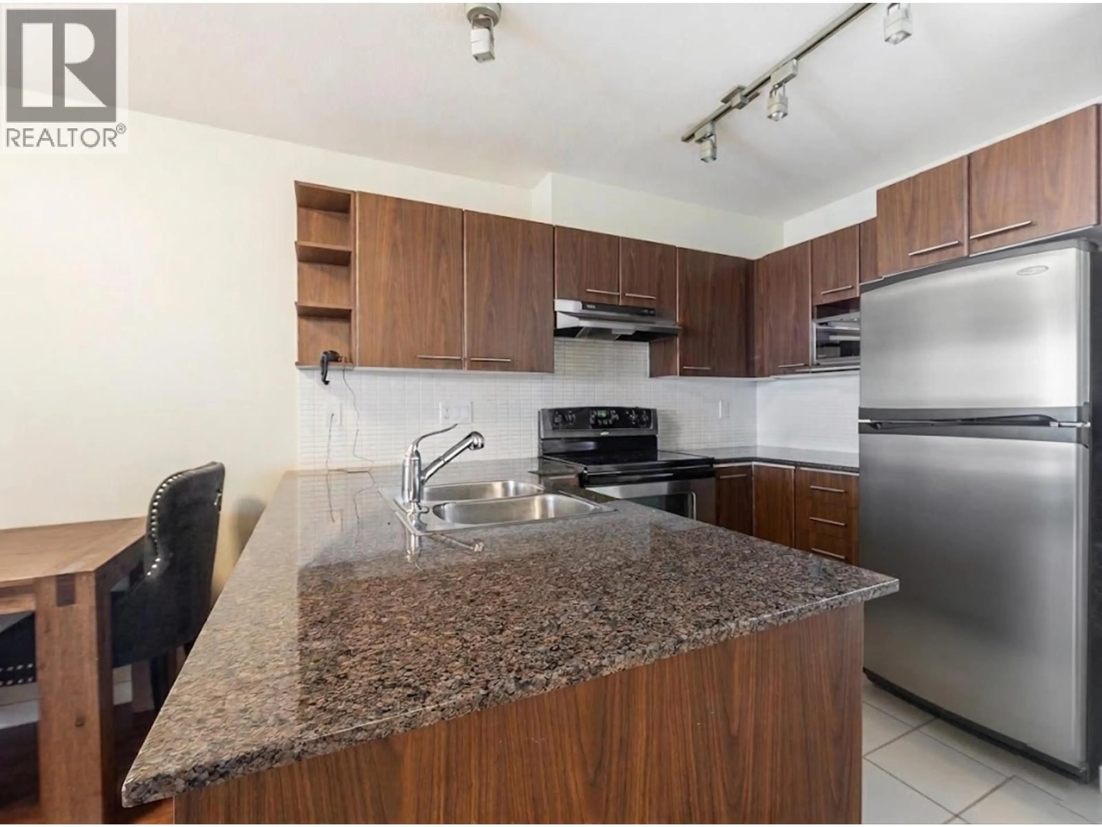 Standard kitchen, unknown for 108 - 4788 BRENTWOOD DR, Burnaby British Columbia V5C0C5