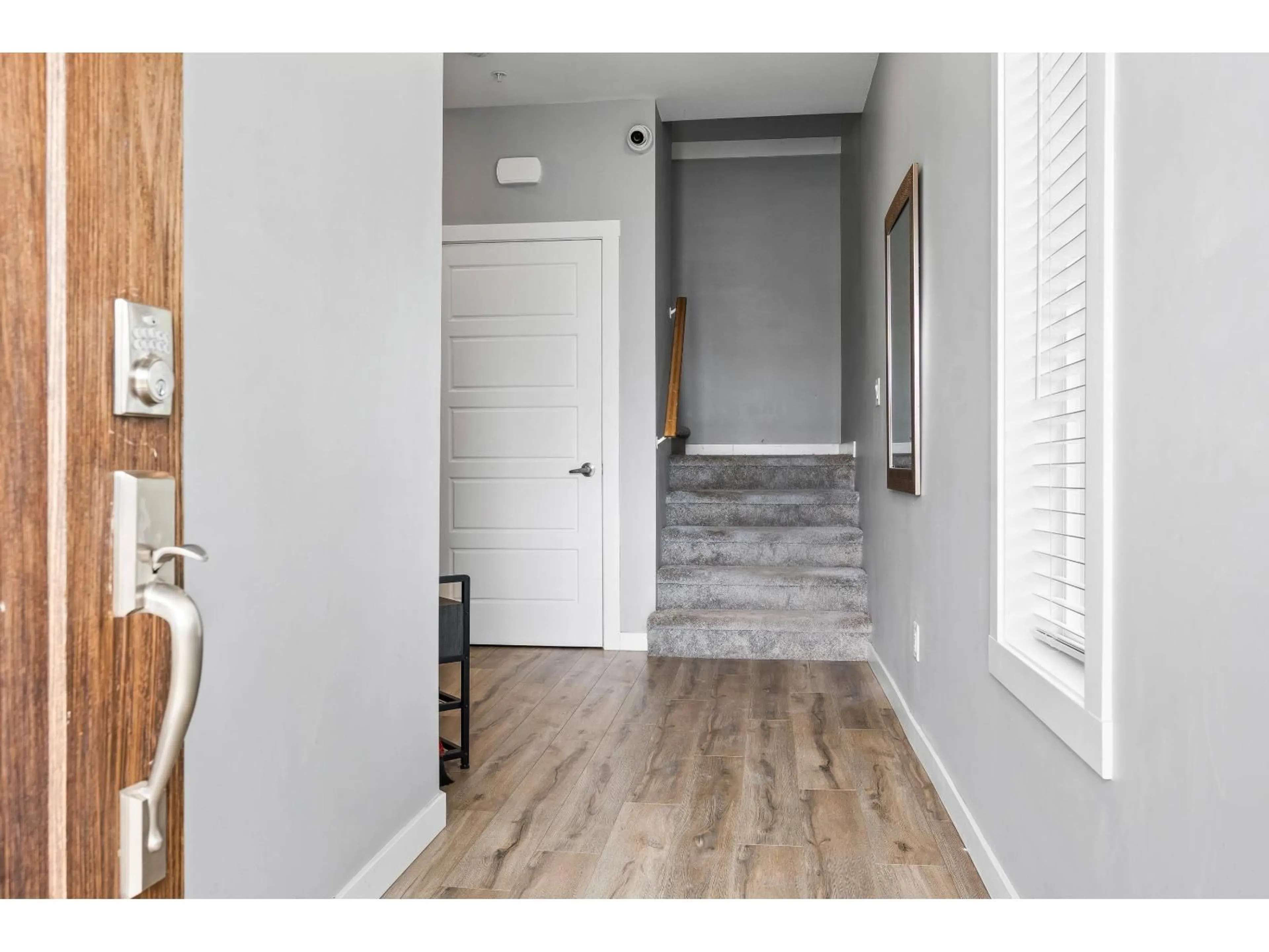 Indoor entryway for B - 9279 CARLETON STREET, Chilliwack British Columbia V2P6E1