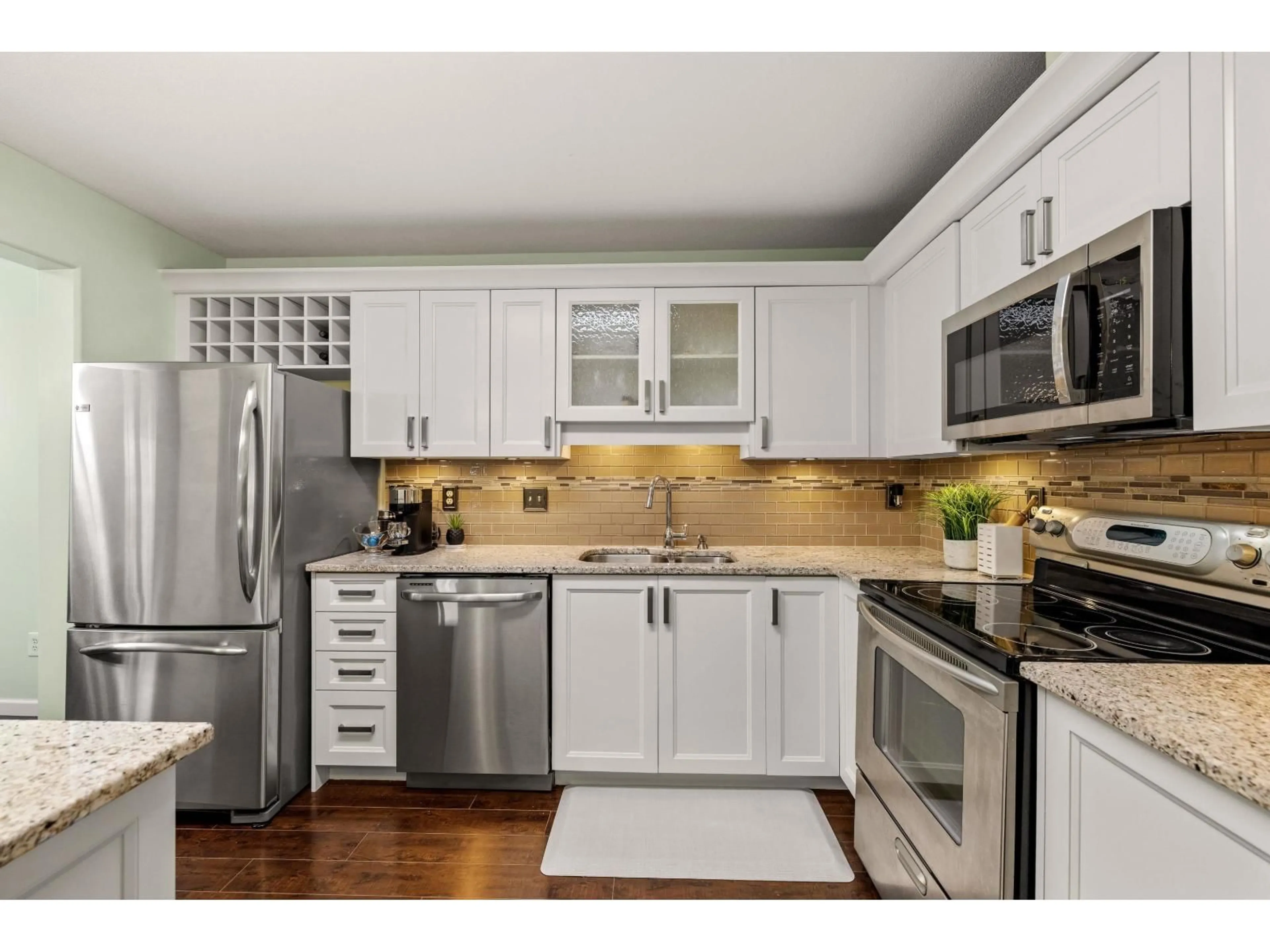 Open concept kitchen, unknown for 109 - 20189 54 AVENUE, Langley British Columbia V3A3W2