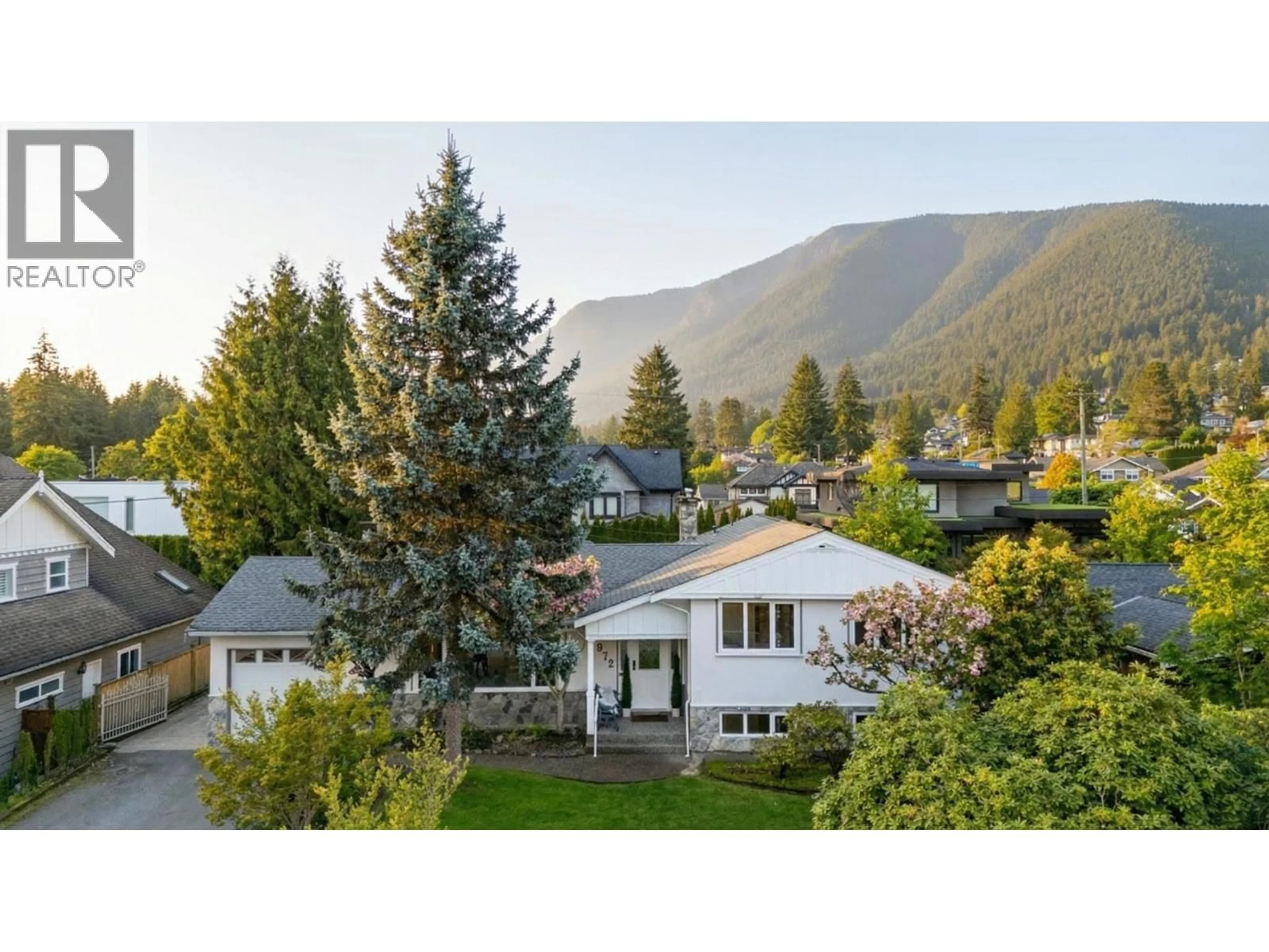 A pic from outside/outdoor area/front of a property/back of a property/a pic from drone, mountain view for 972 BEACONSFIELD ROAD, North Vancouver British Columbia V7R1T2