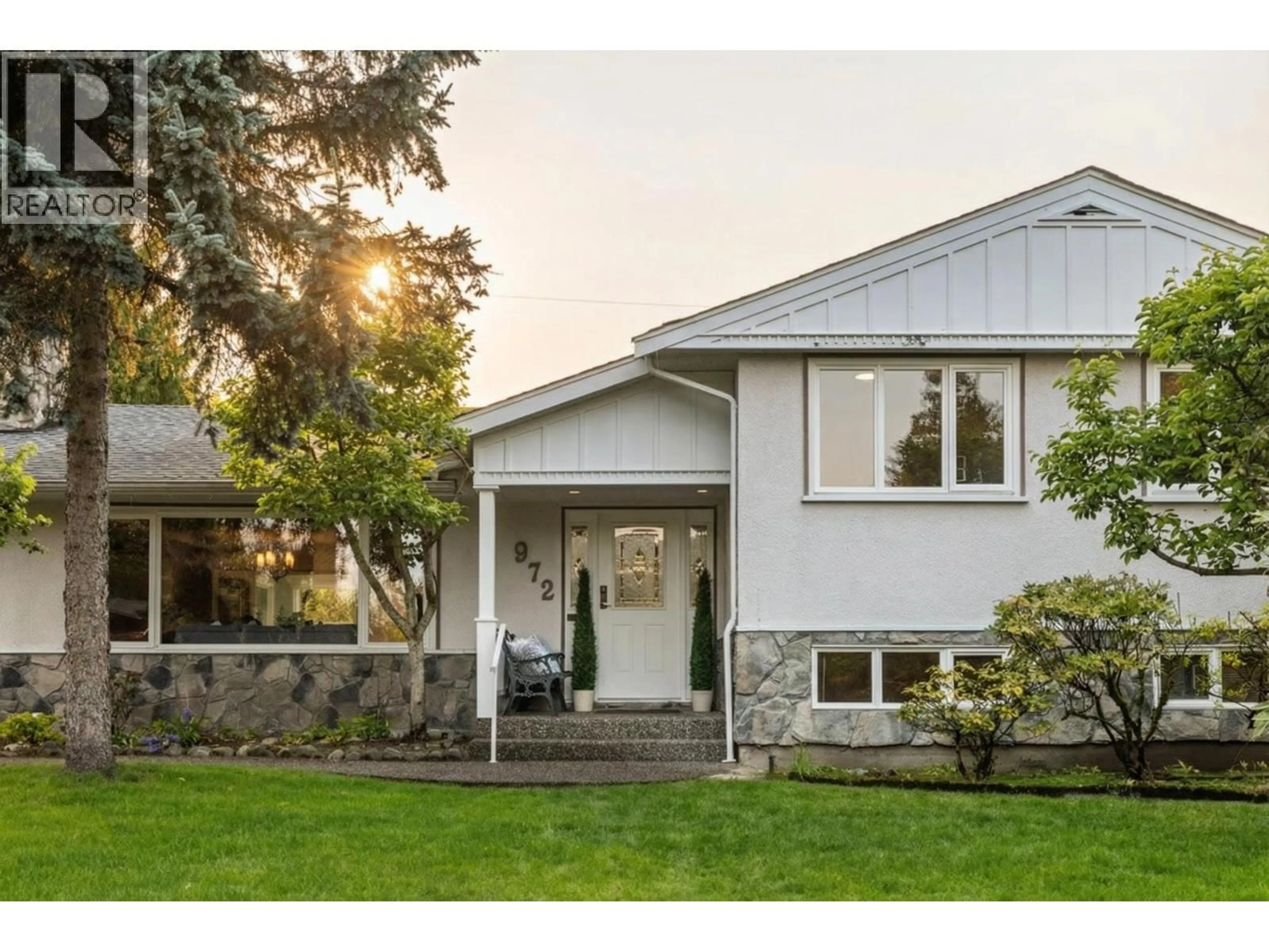 Home with vinyl exterior material, street for 972 BEACONSFIELD ROAD, North Vancouver British Columbia V7R1T2