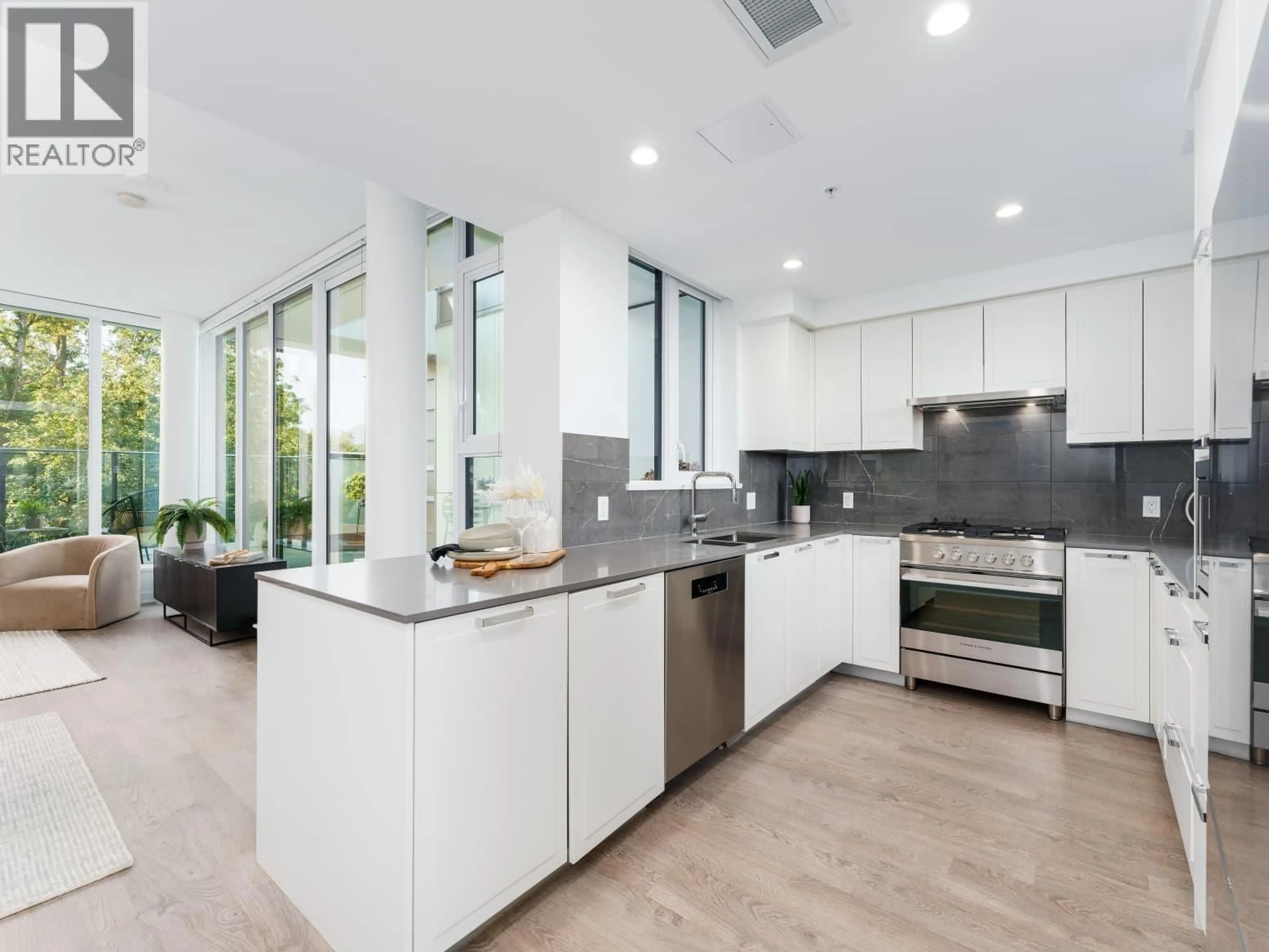 Contemporary kitchen, unknown for 314 - 1471 HUNTER STREET, North Vancouver British Columbia V7J1H3