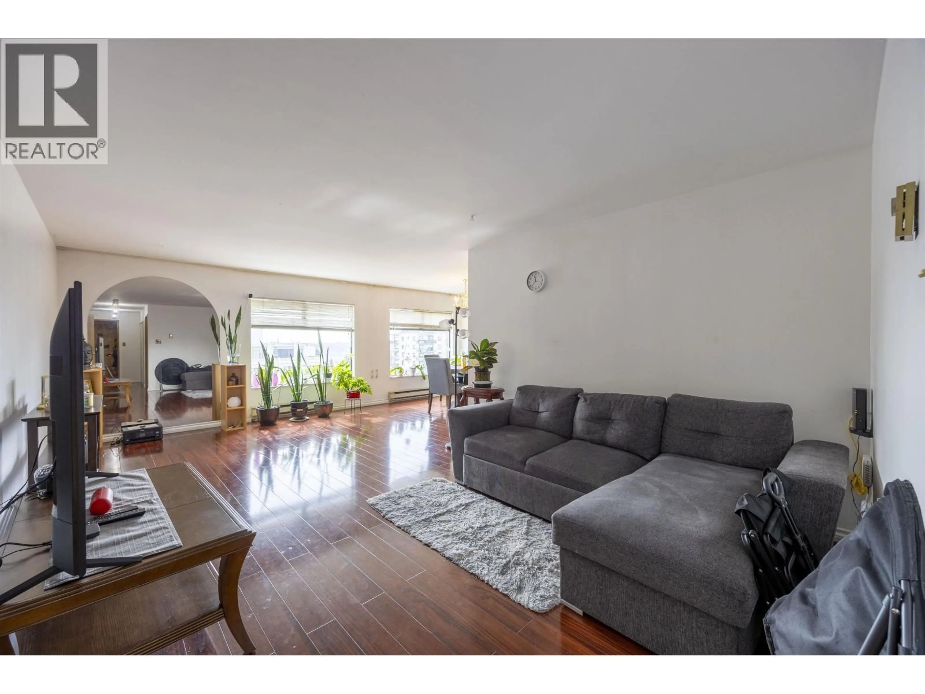 Living room with furniture, unknown for 902 - 615 BELMONT STREET, New Westminster British Columbia V3M6A1