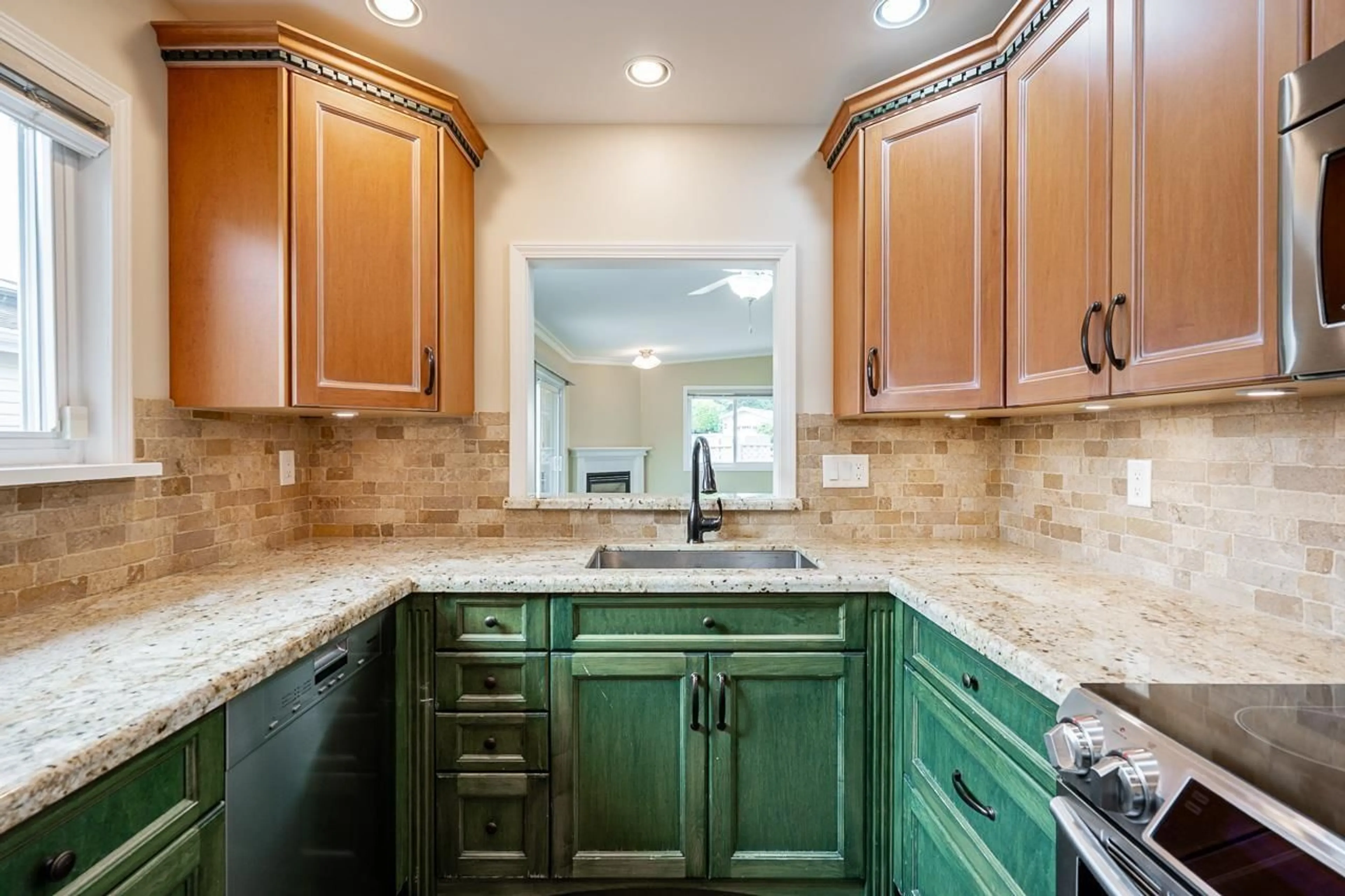 Unknown for 64 - 1400 164 STREET, Surrey British Columbia V4A8V8