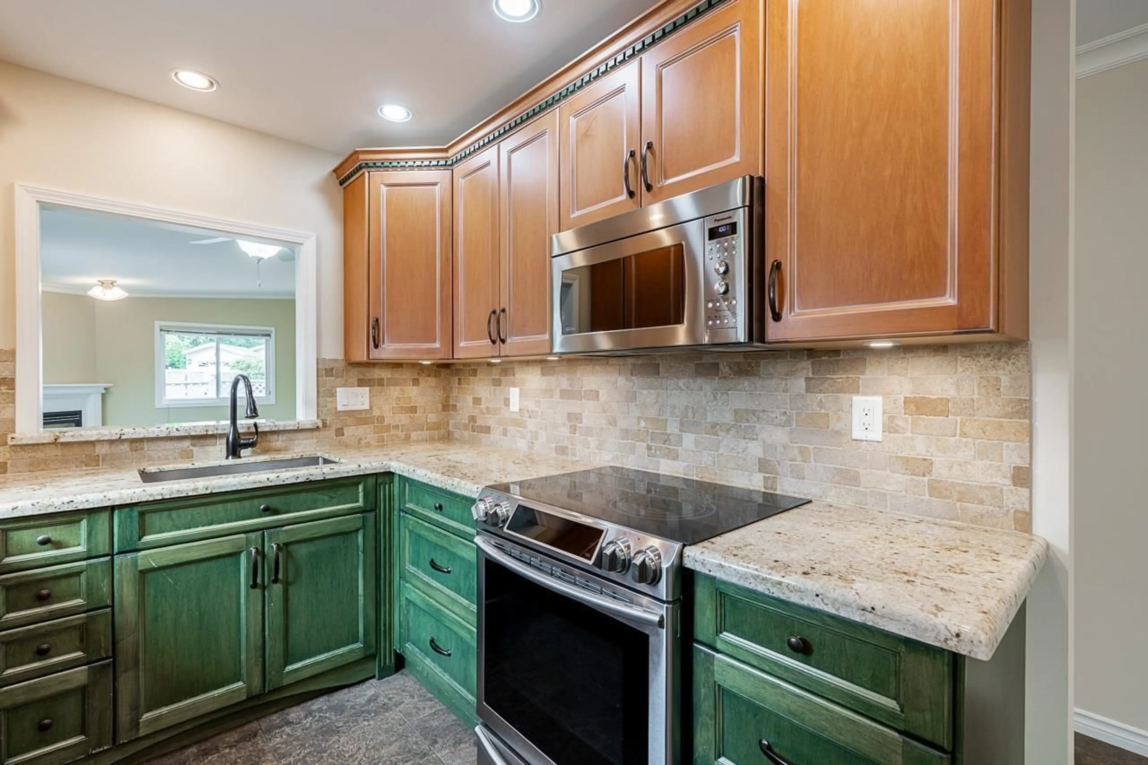 Open concept kitchen, ceramic/tile floor for 64 - 1400 164 STREET, Surrey British Columbia V4A8V8