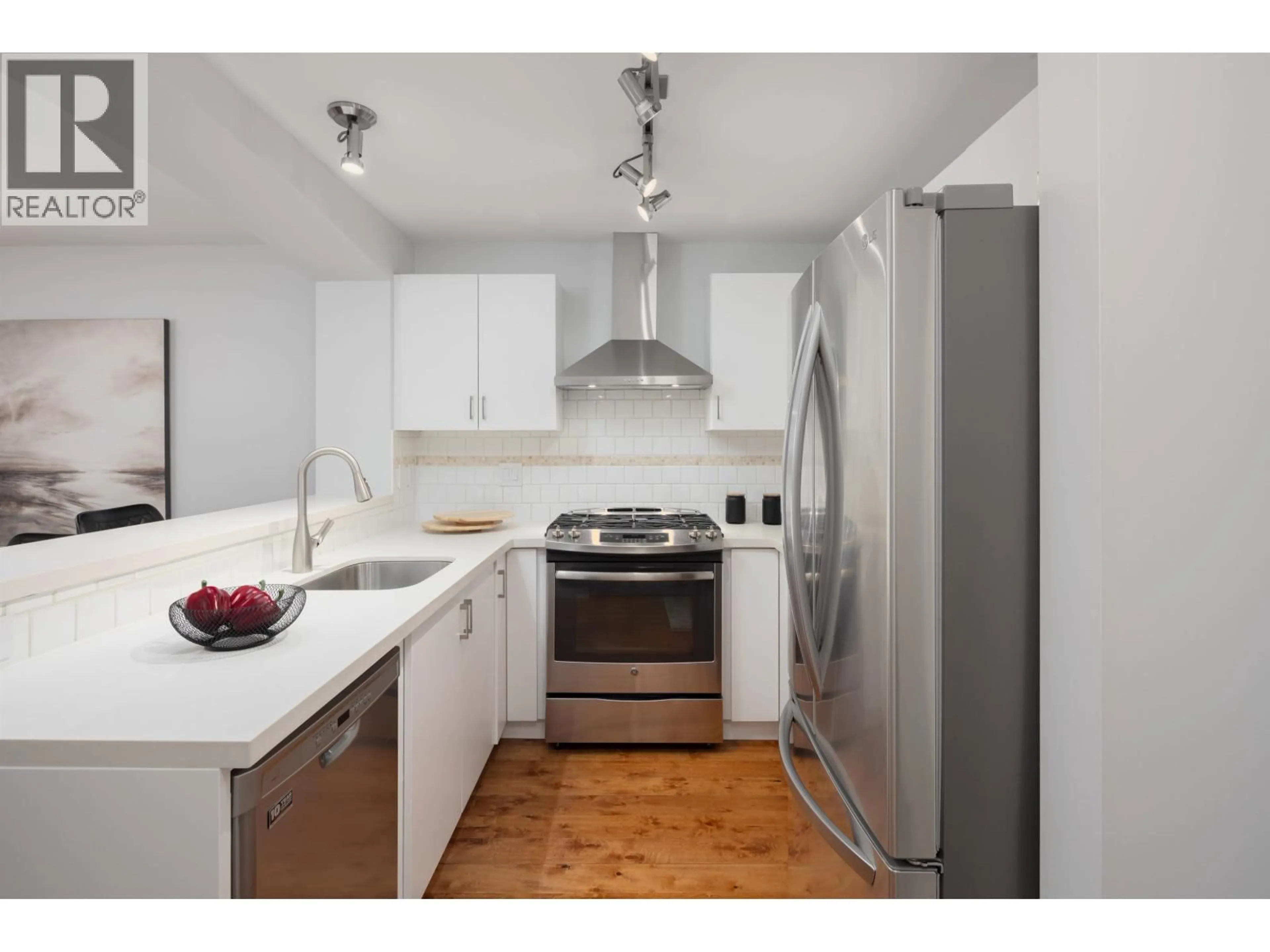 Standard kitchen, wood/laminate floor for 301 - 2958 SILVER SPRINGS BOULEVARD, Coquitlam British Columbia V3E2R9
