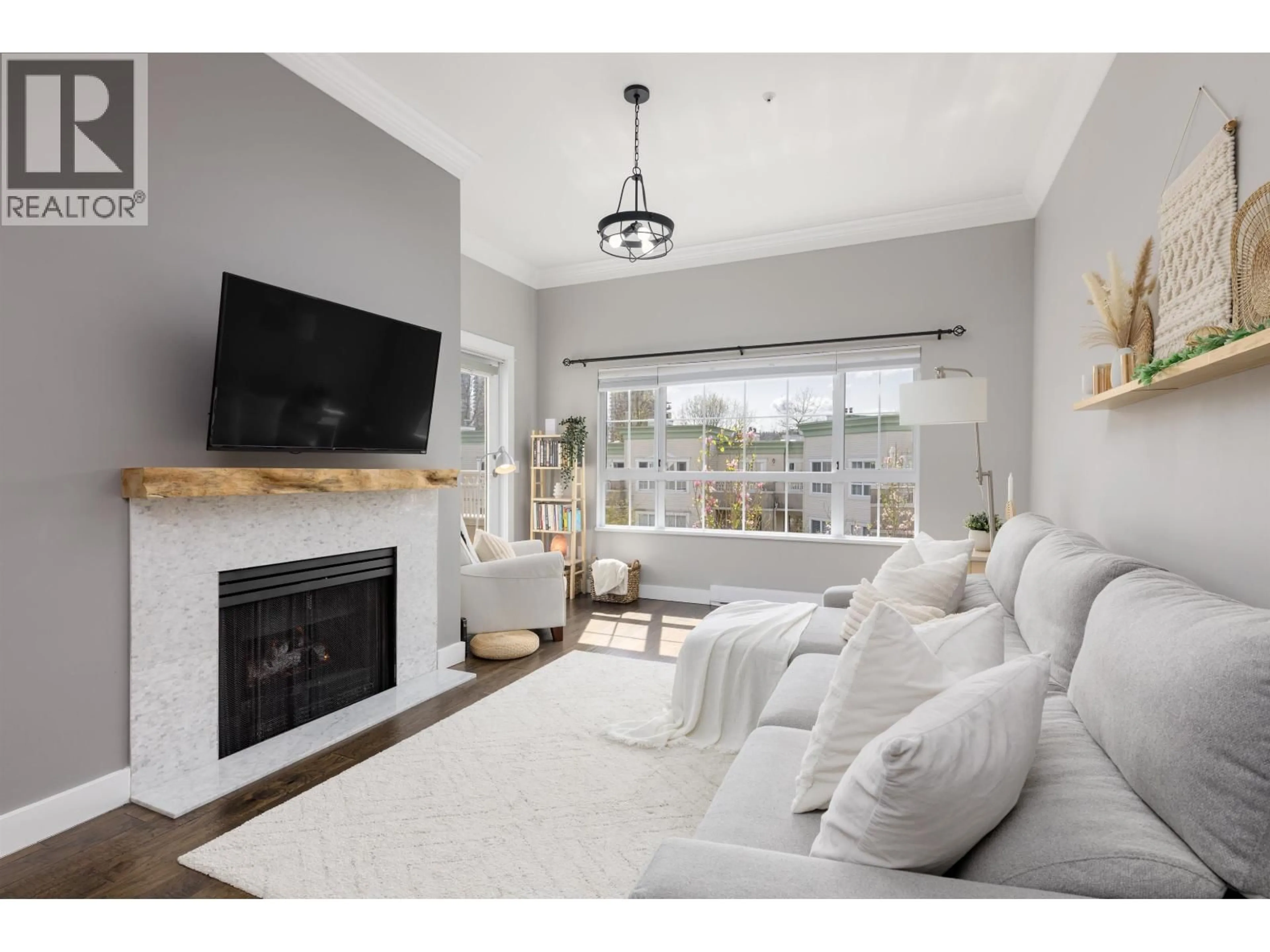 Living room with furniture, unknown for 437 - 2980 PRINCESS CRESCENT, Coquitlam British Columbia V3B7R4