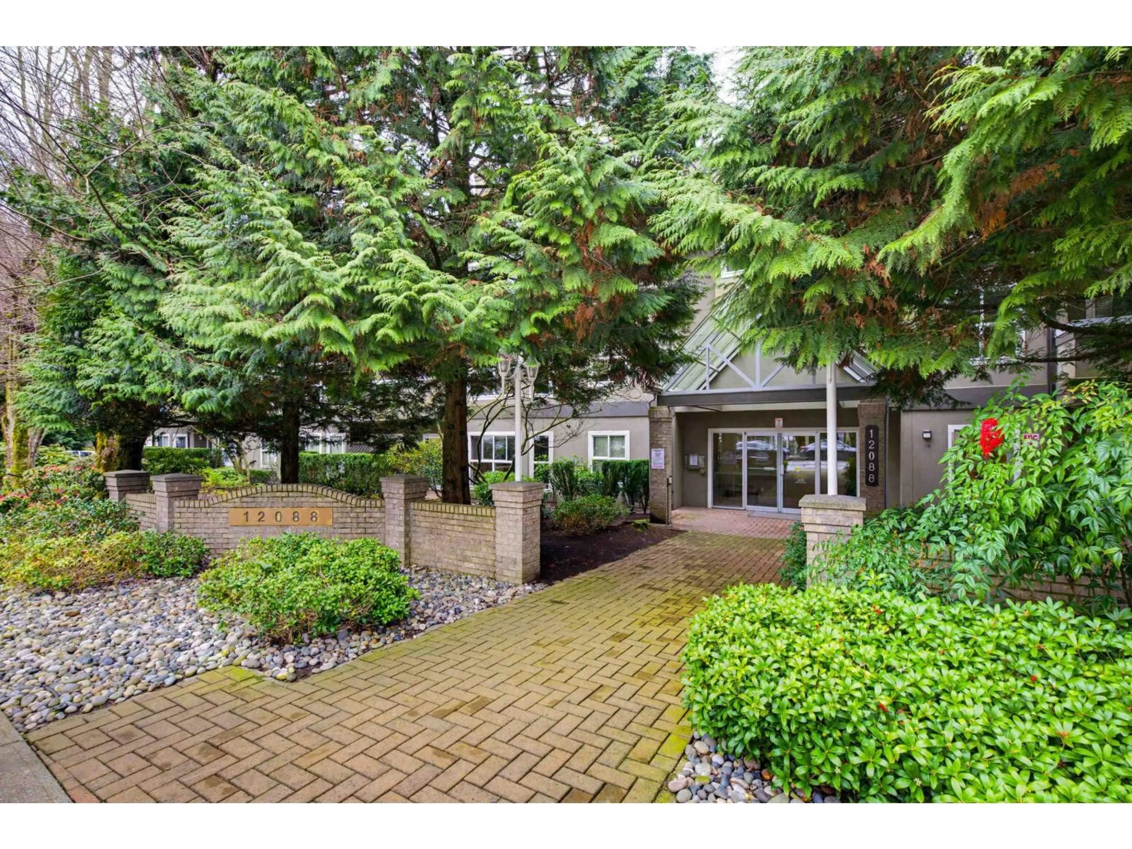 Indoor foyer for 303 - 12088 66 AVENUE, Surrey British Columbia V3W1Z9