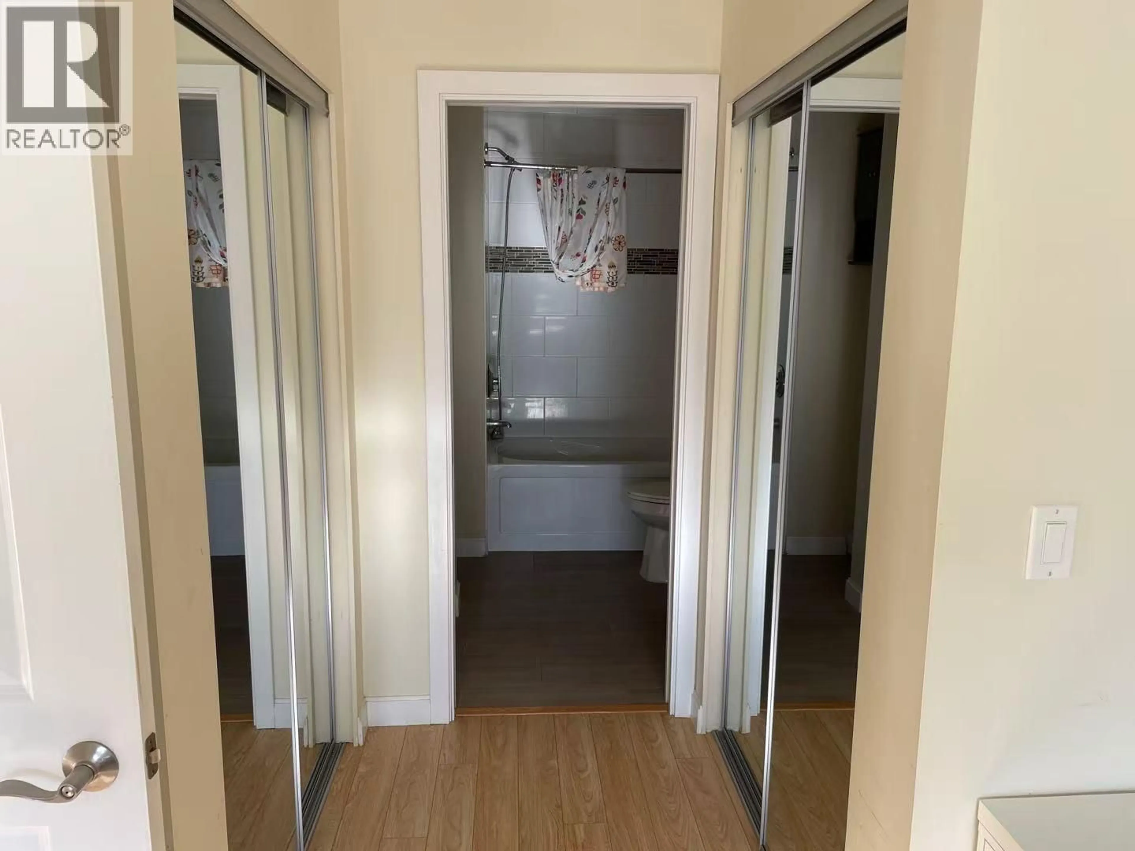 Unknown for 202 - 5655 INMAN AVENUE, Burnaby British Columbia V6H2M2