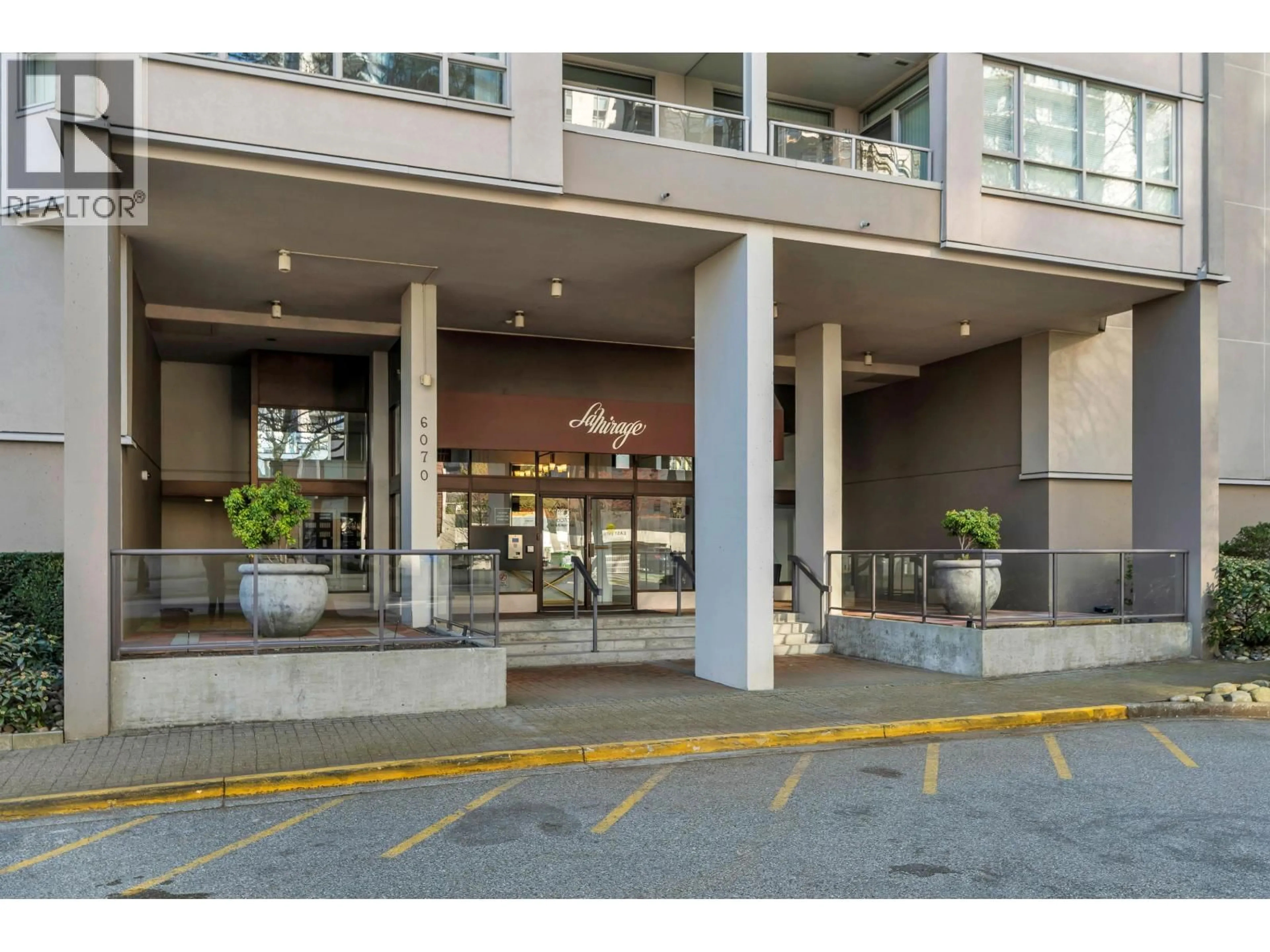 Indoor foyer for 1401 - 6070 MCMURRAY AVENUE, Burnaby British Columbia V5H4J3