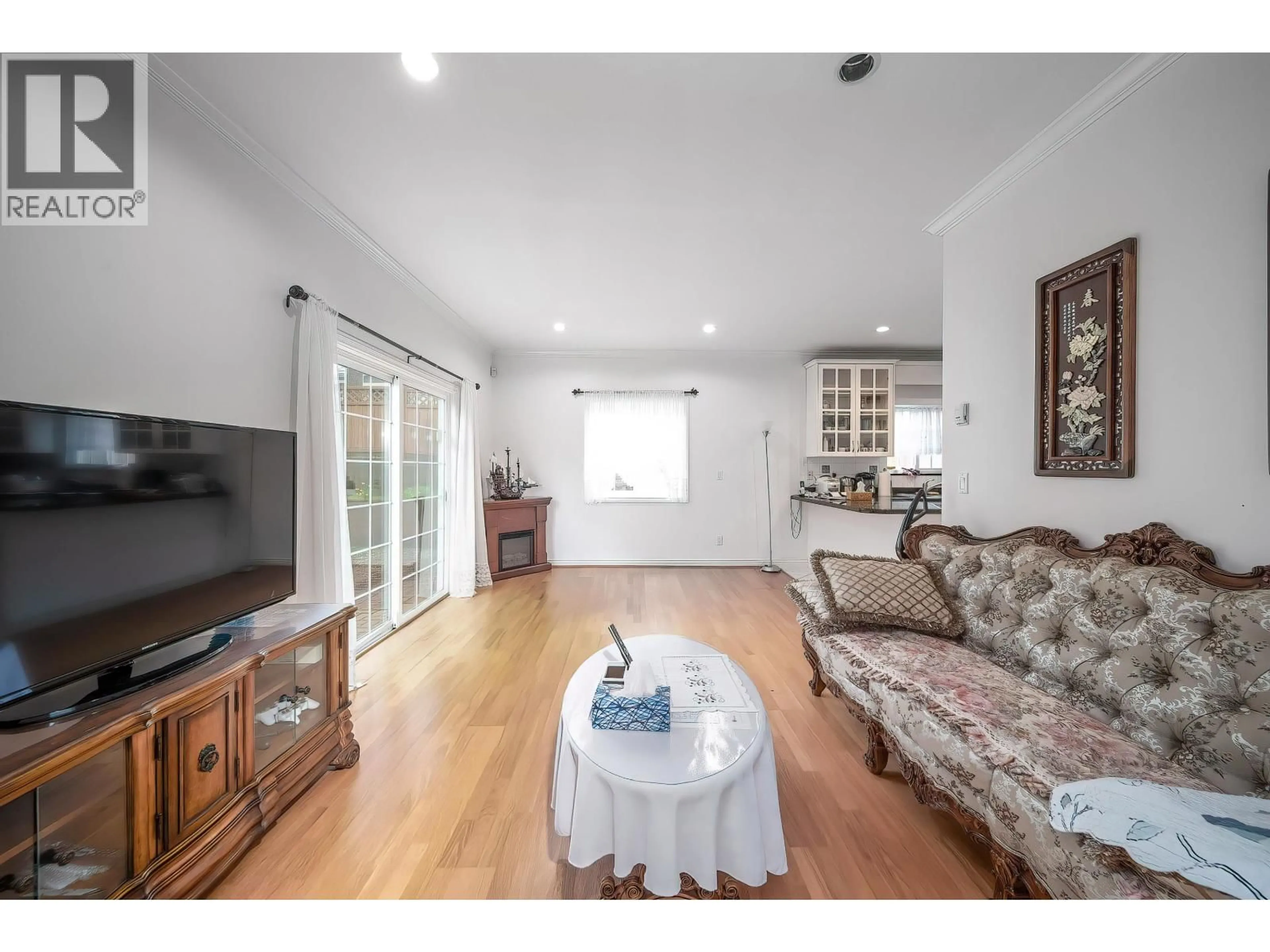 Living room with furniture, wood/laminate floor for 4706 SARDIS STREET, Burnaby British Columbia V5H1L5