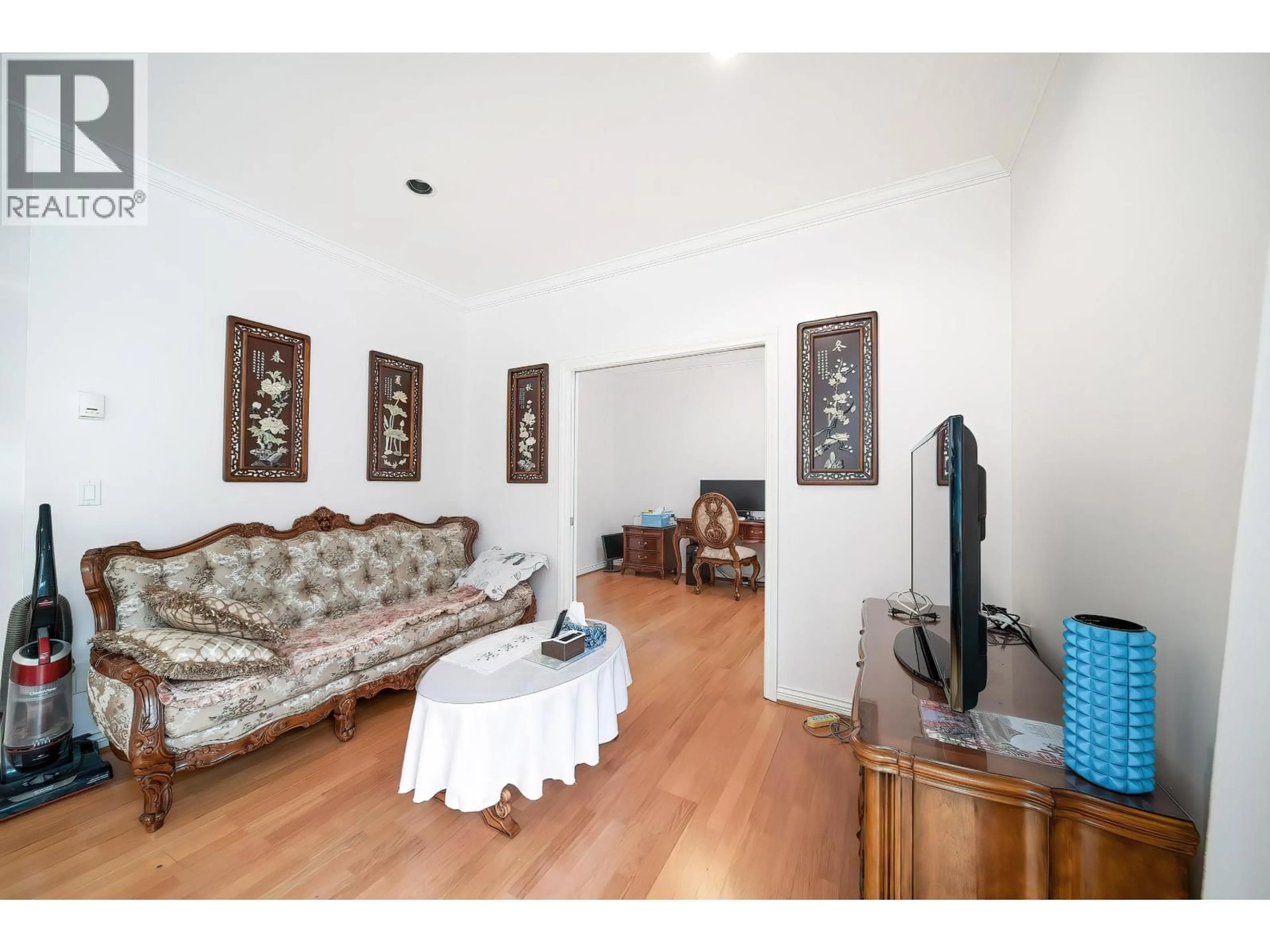 Living room with furniture, unknown for 4706 SARDIS STREET, Burnaby British Columbia V5H1L5