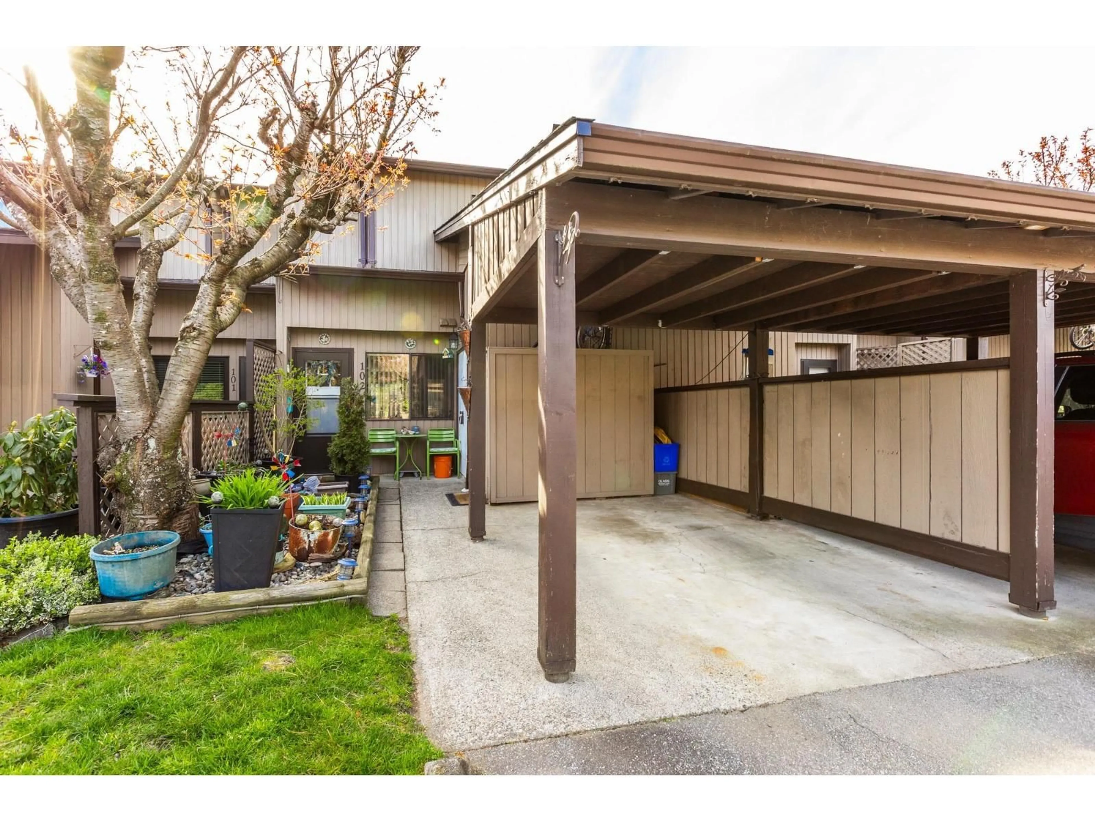 Patio, street for 102 - 27044 32 AVENUE, Langley British Columbia V4W3T1