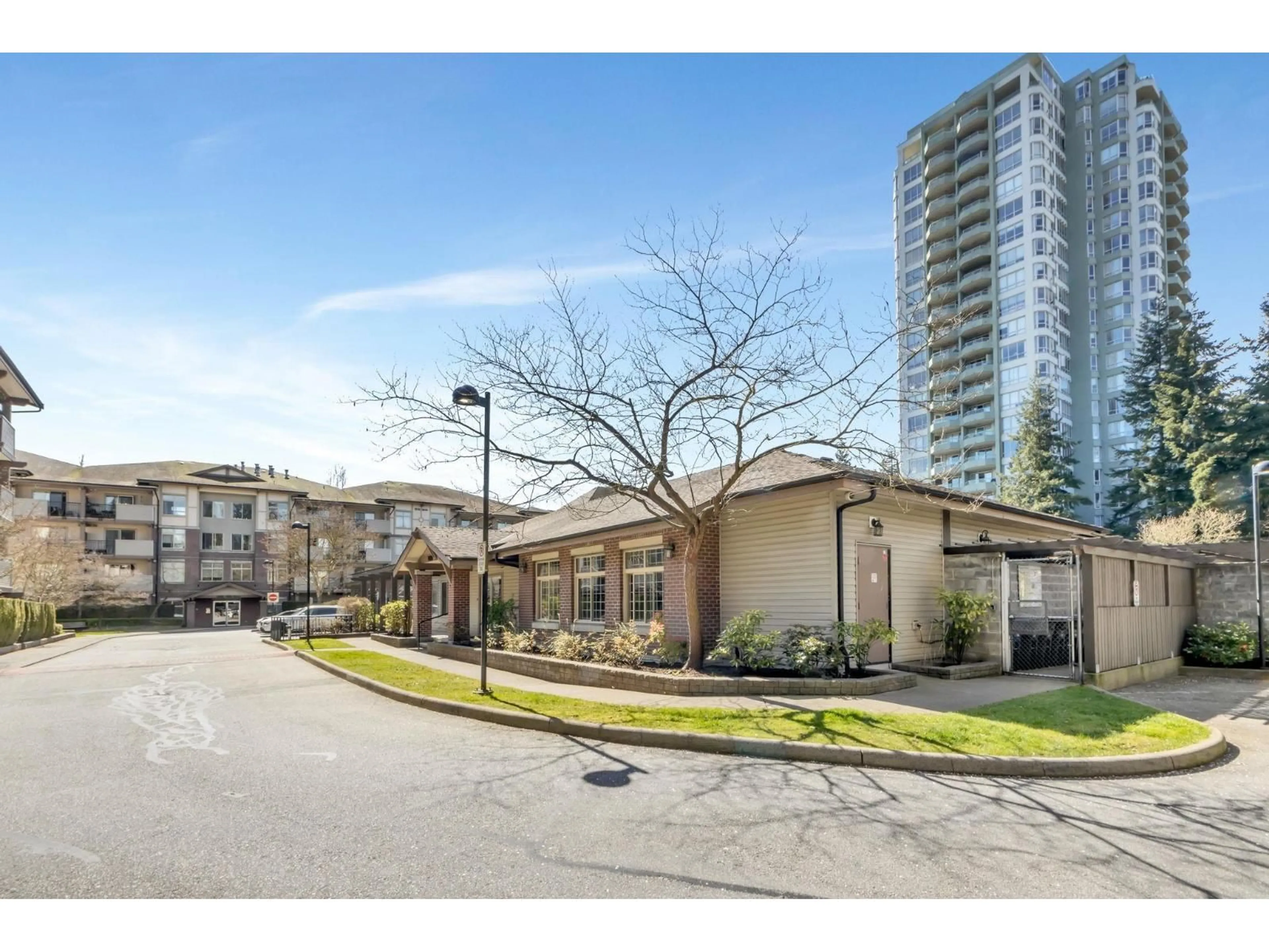 Patio, street for 108 - 10088 148 STREET, Surrey British Columbia V3R3M9