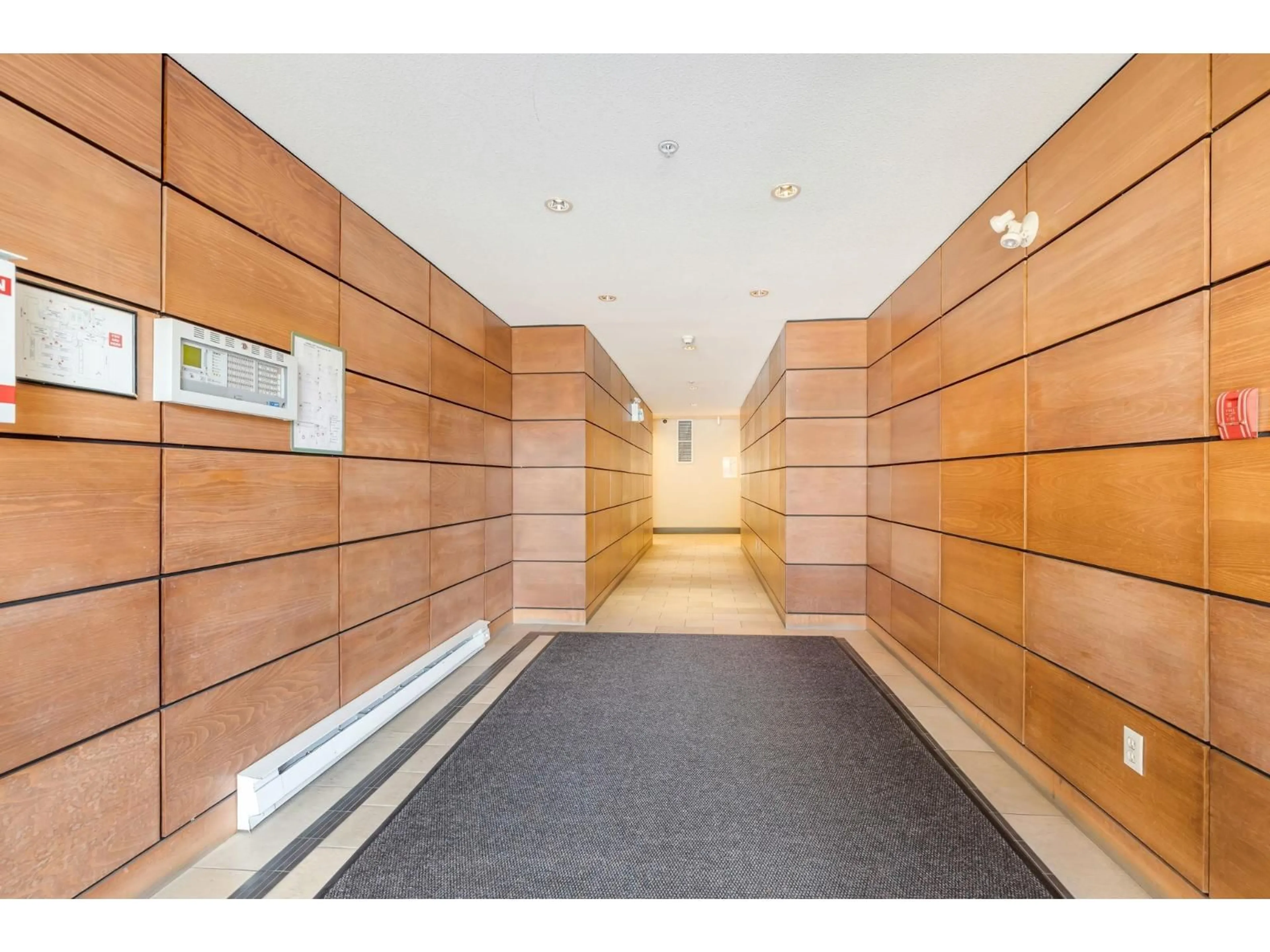 Indoor foyer for 108 - 10088 148 STREET, Surrey British Columbia V3R3M9