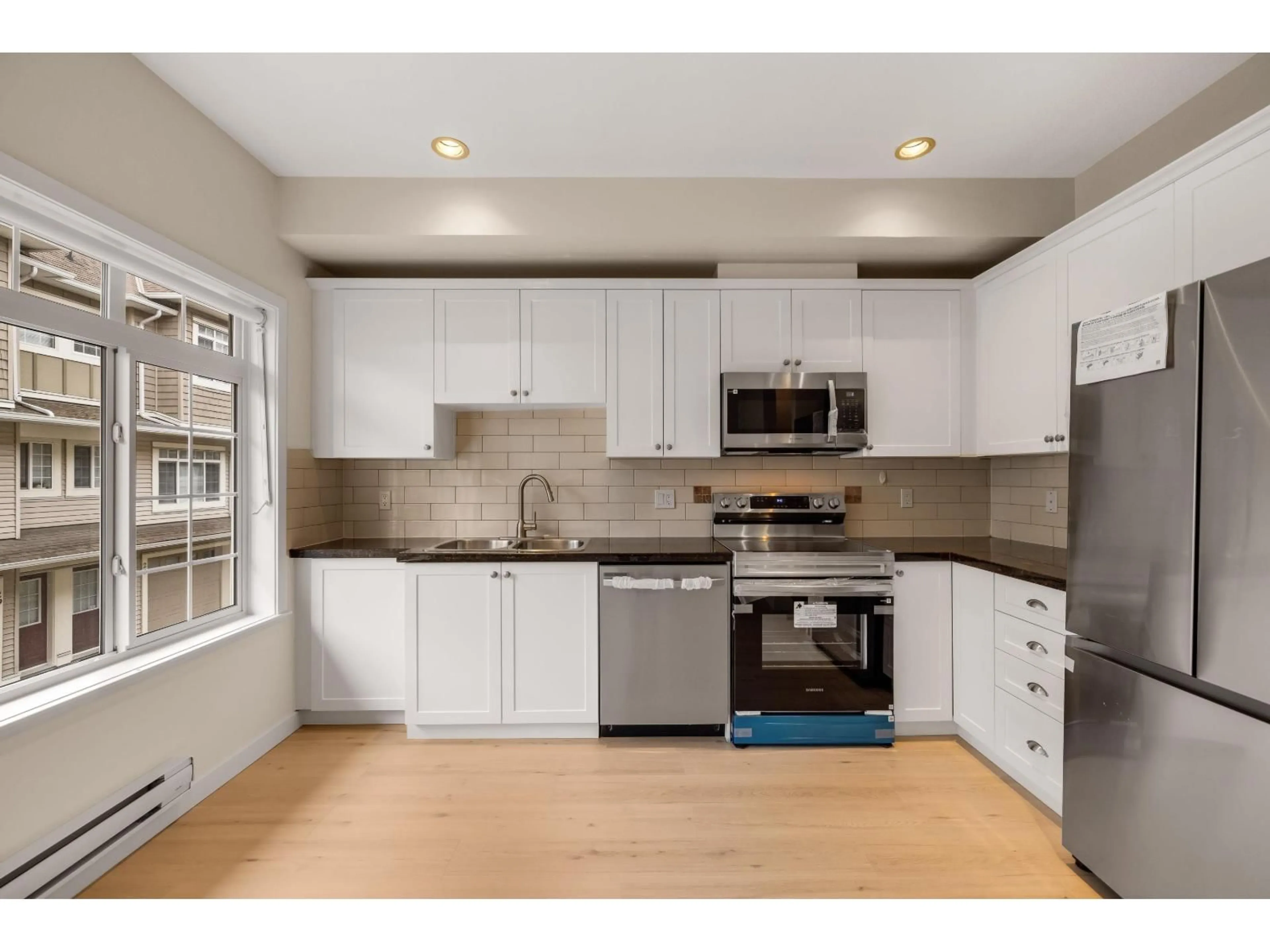 Standard kitchen, unknown for 36 - 6852 193 STREET, Surrey British Columbia V4N0C8