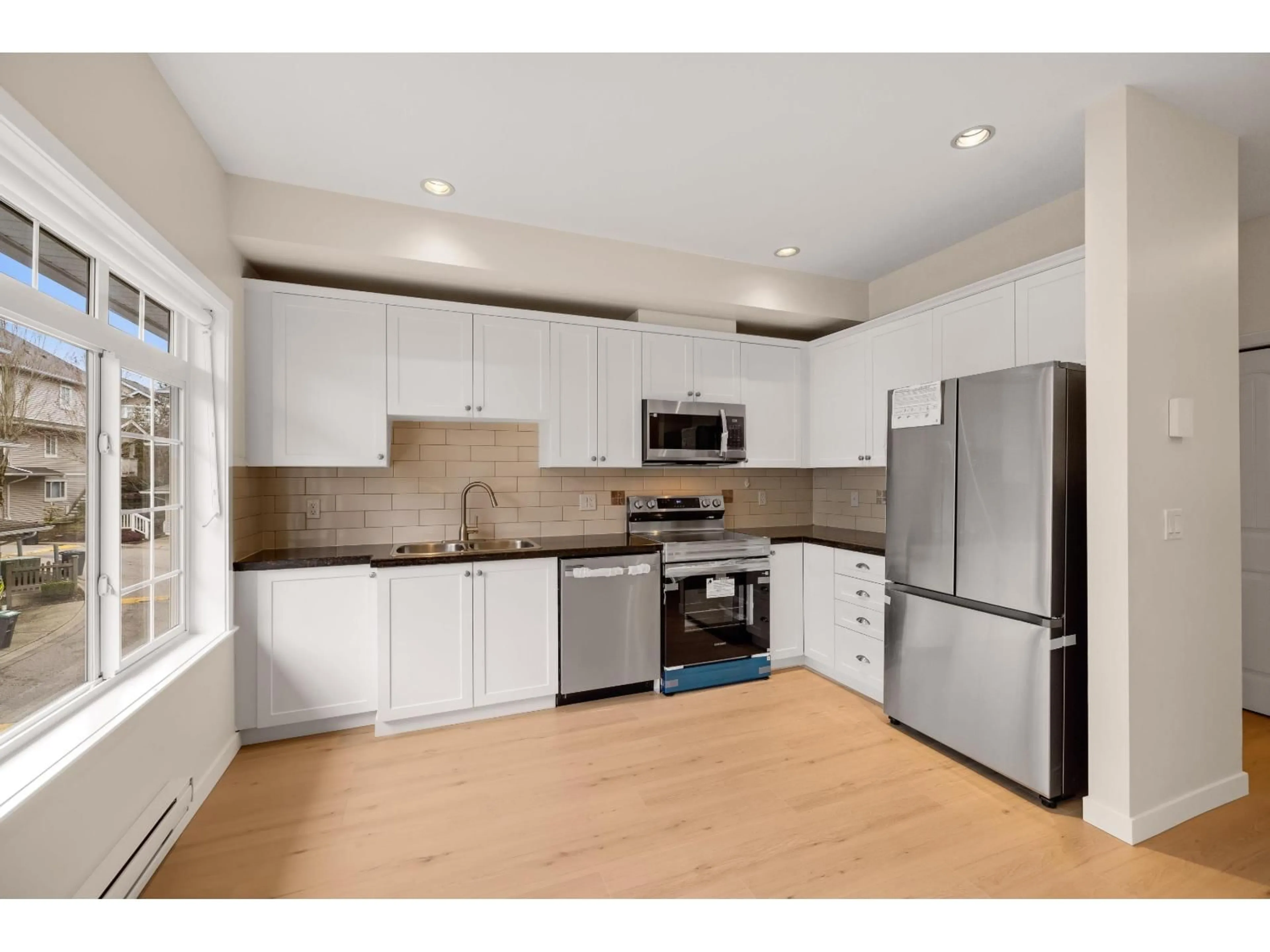 Open concept kitchen, unknown for 36 - 6852 193 STREET, Surrey British Columbia V4N0C8