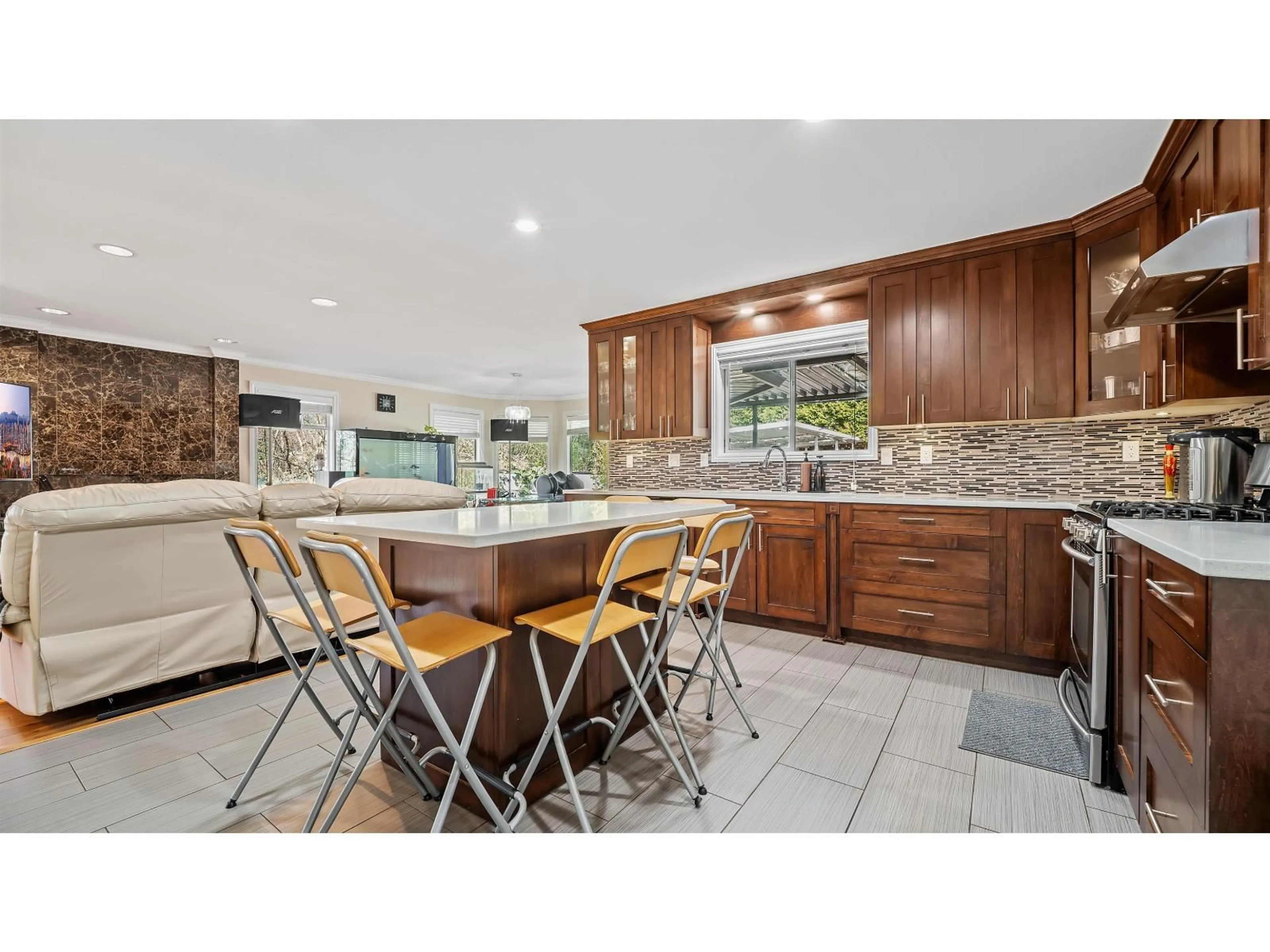 Open concept kitchen, ceramic/tile floor for 14077 84 AVENUE, Surrey British Columbia V3W0V5