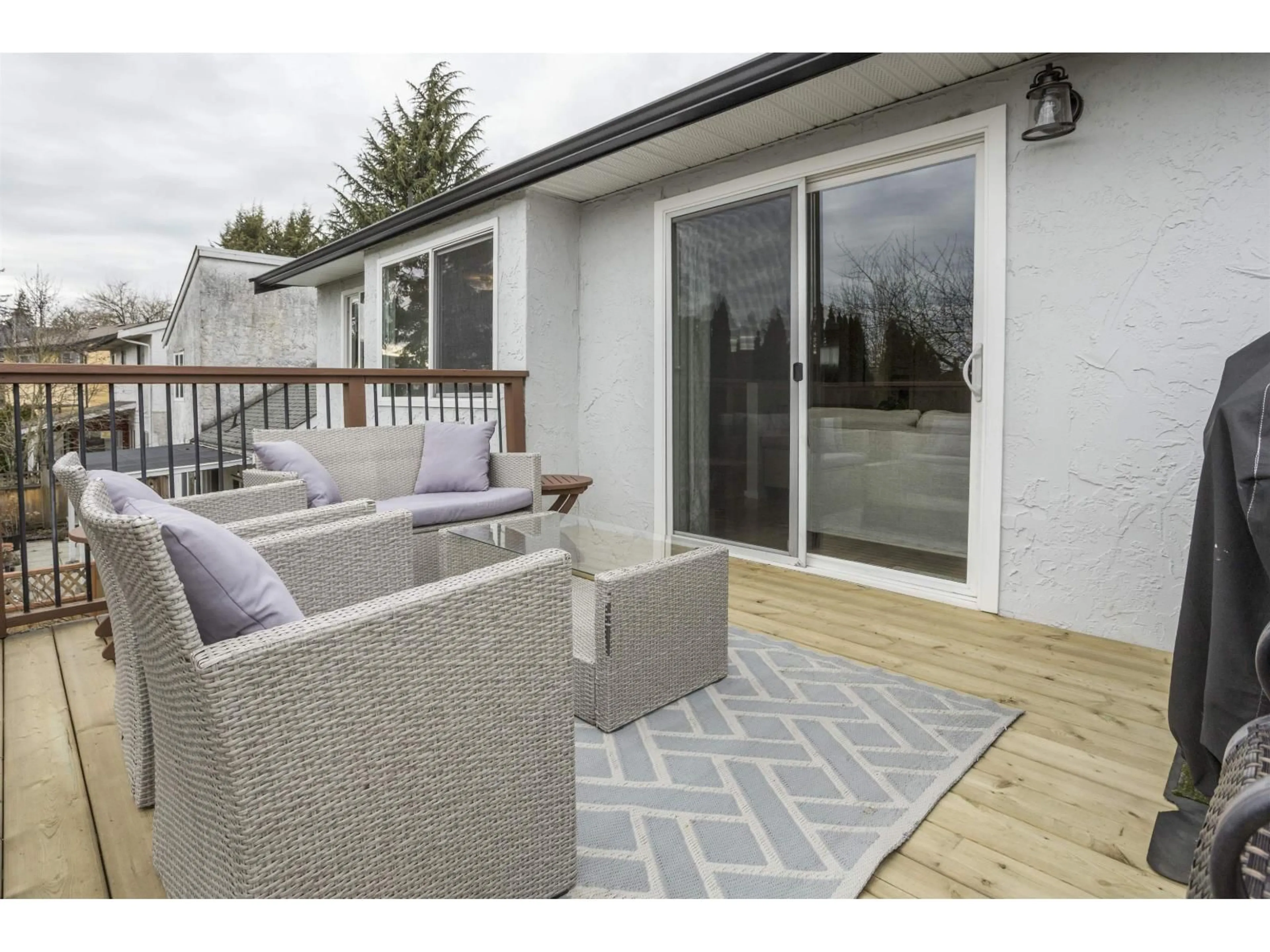 Patio, unknown for 6016 BROOKS CRESCENT, Surrey British Columbia V3S7L2