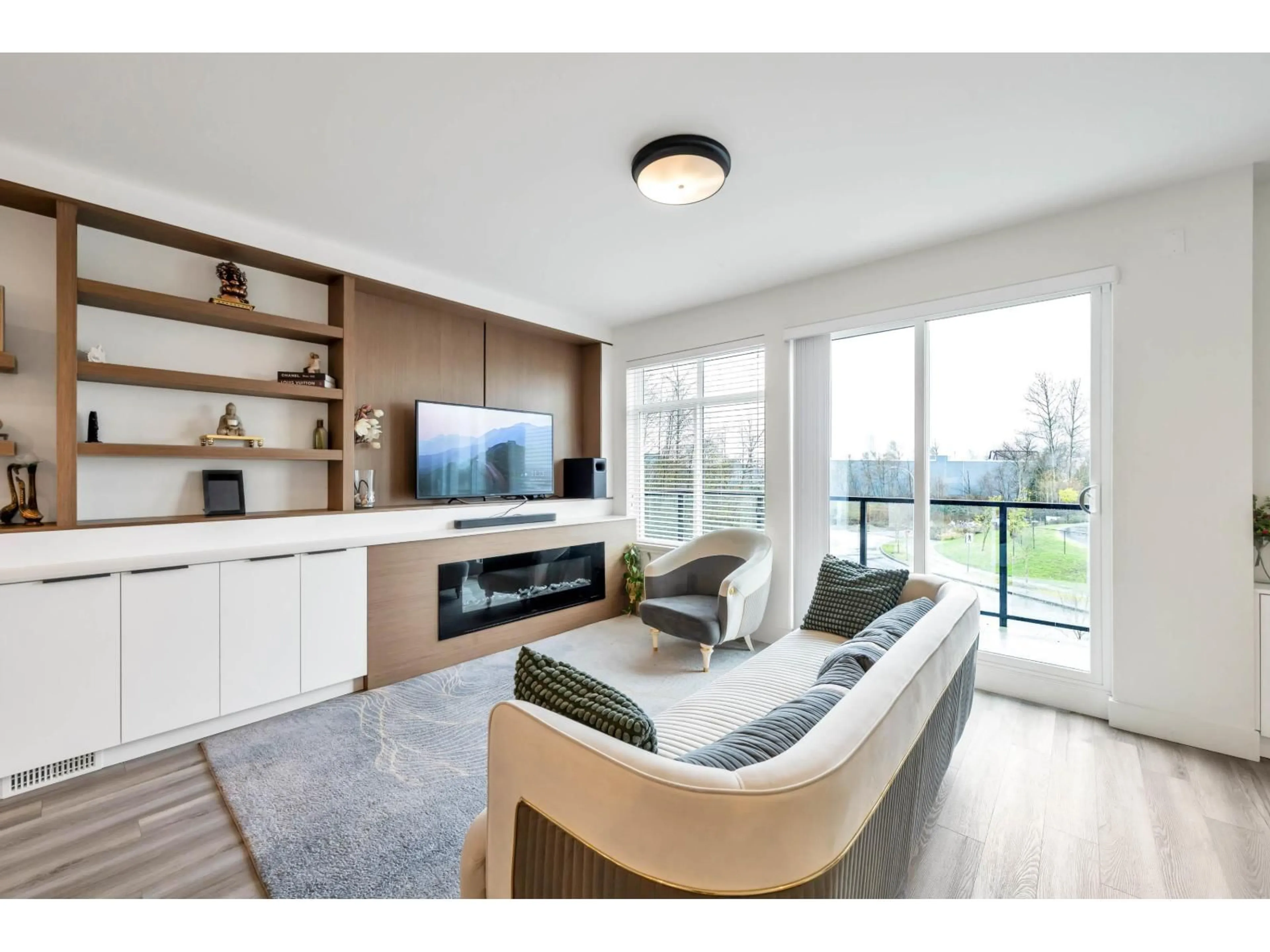 Living room with furniture, wood/laminate floor for 4 - 10488 124 STREET, Surrey British Columbia V3V0E9