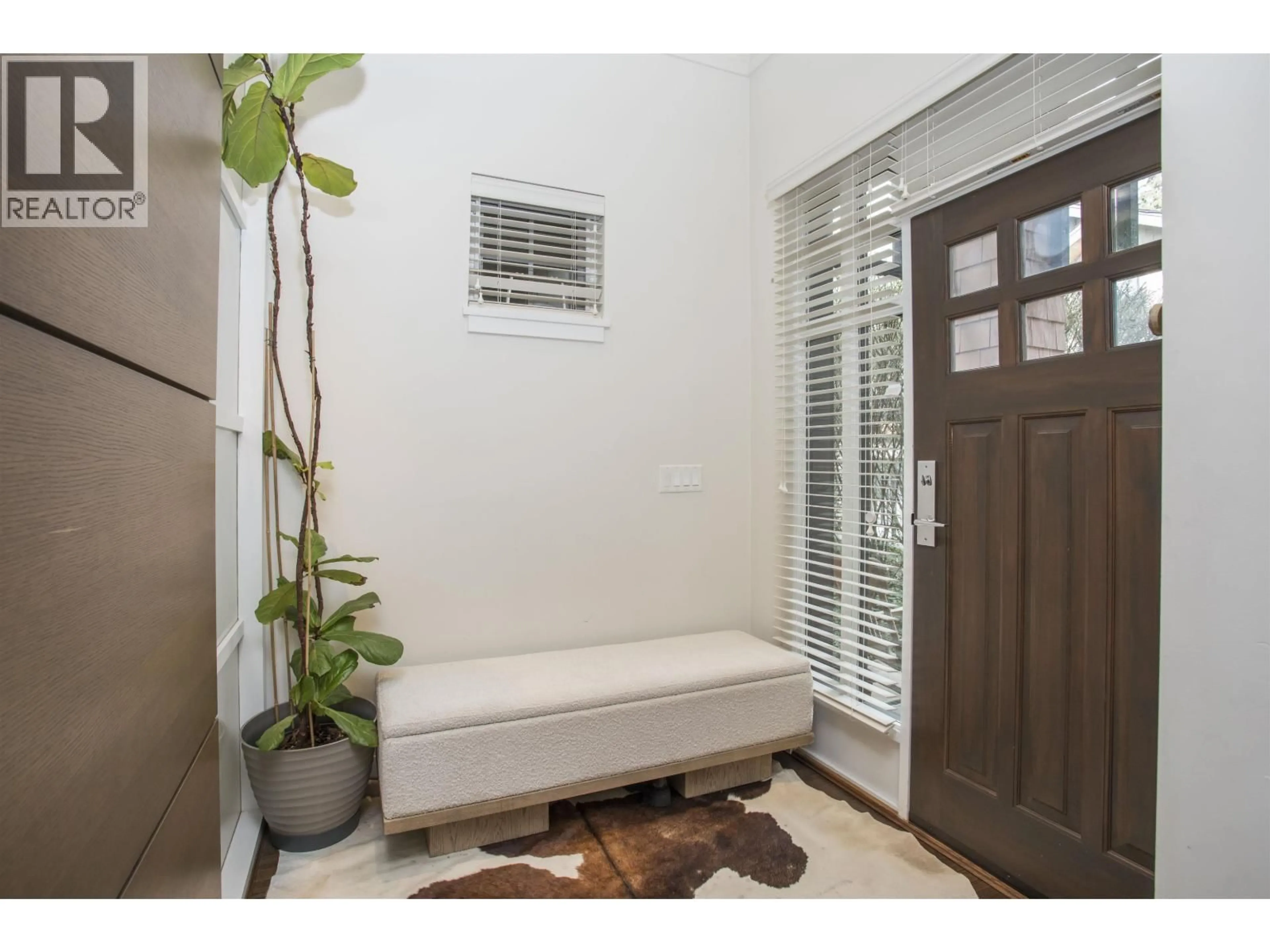 Indoor entryway for 28 - 555 RAVEN WOODS DRIVE, North Vancouver British Columbia V7A0A4