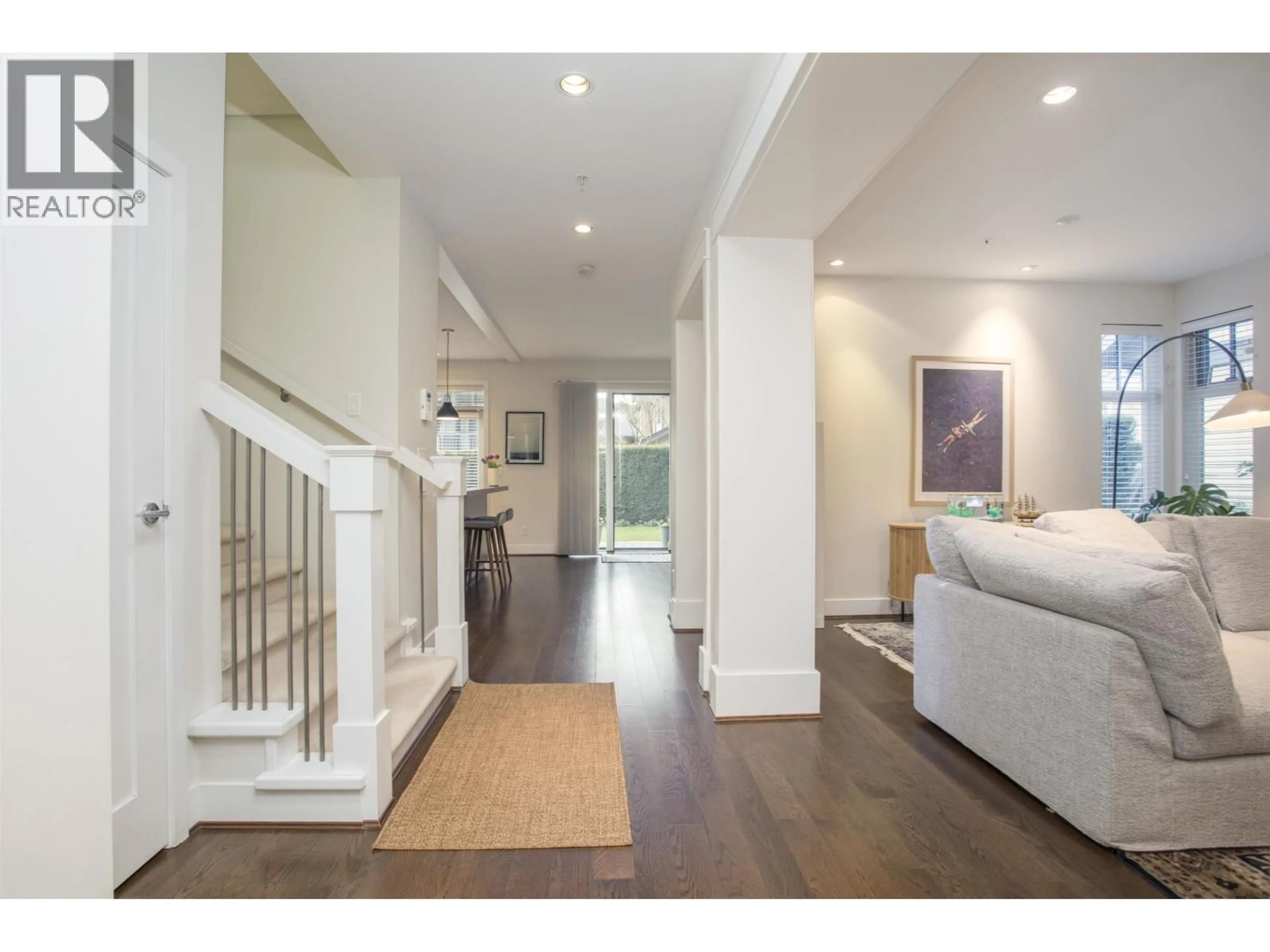 Indoor entryway for 28 - 555 RAVEN WOODS DRIVE, North Vancouver British Columbia V7A0A4