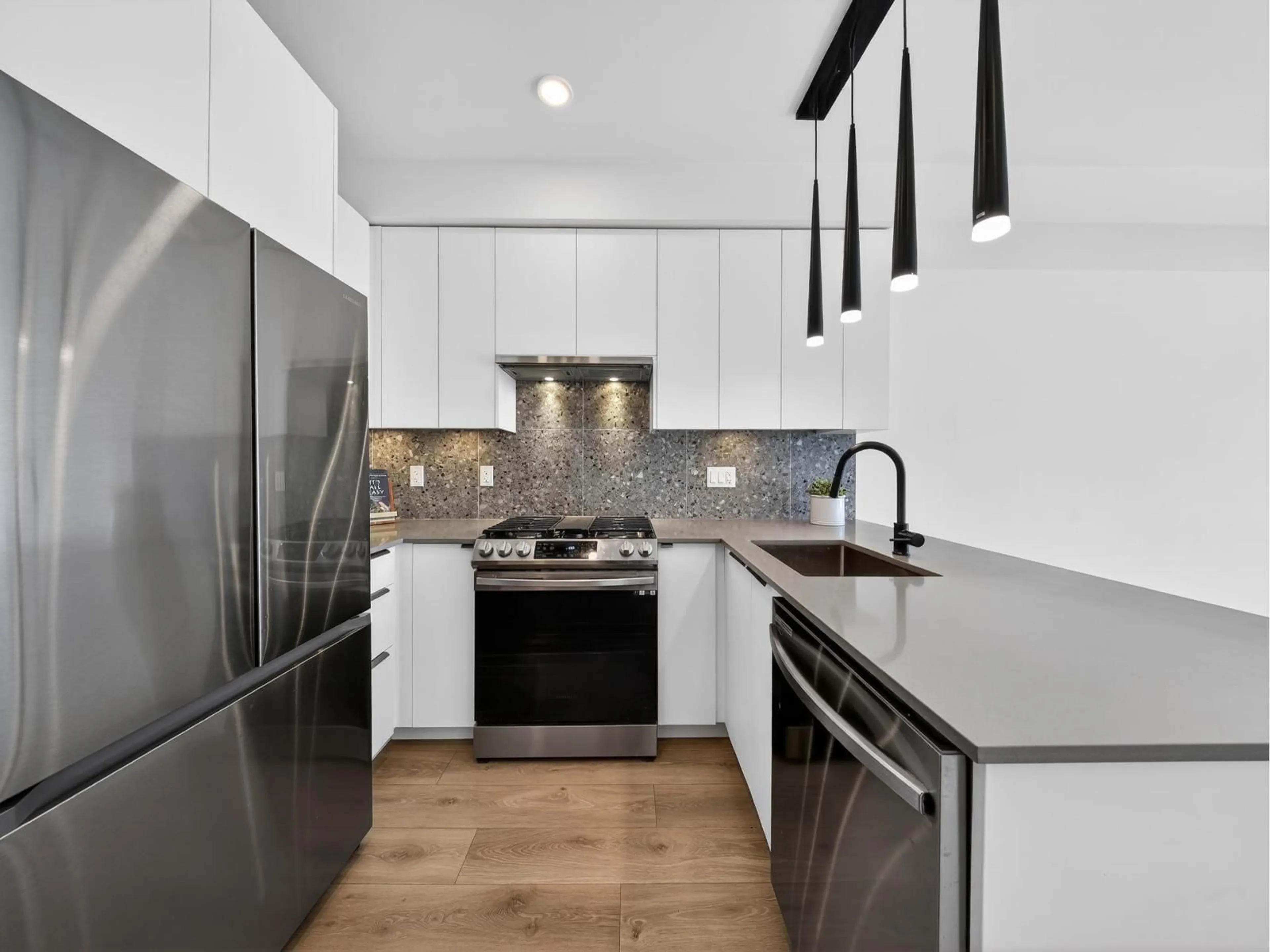 Contemporary kitchen, ceramic/tile floor for 410 - 7920 206 STREET, Langley British Columbia V2Y3X1