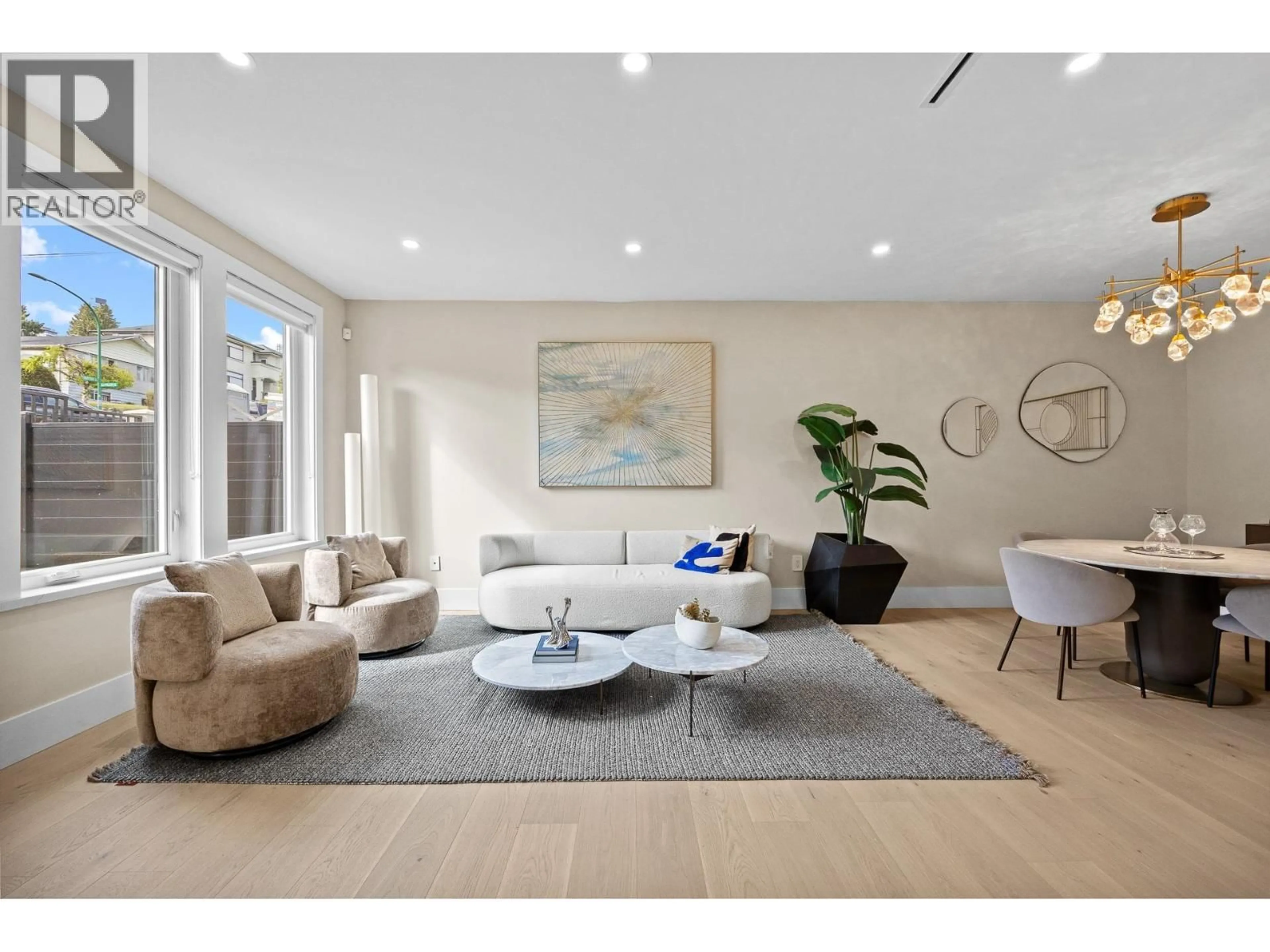 Living room with furniture, unknown for 2 - 5115 BUXTON STREET, Burnaby British Columbia V5H1J7