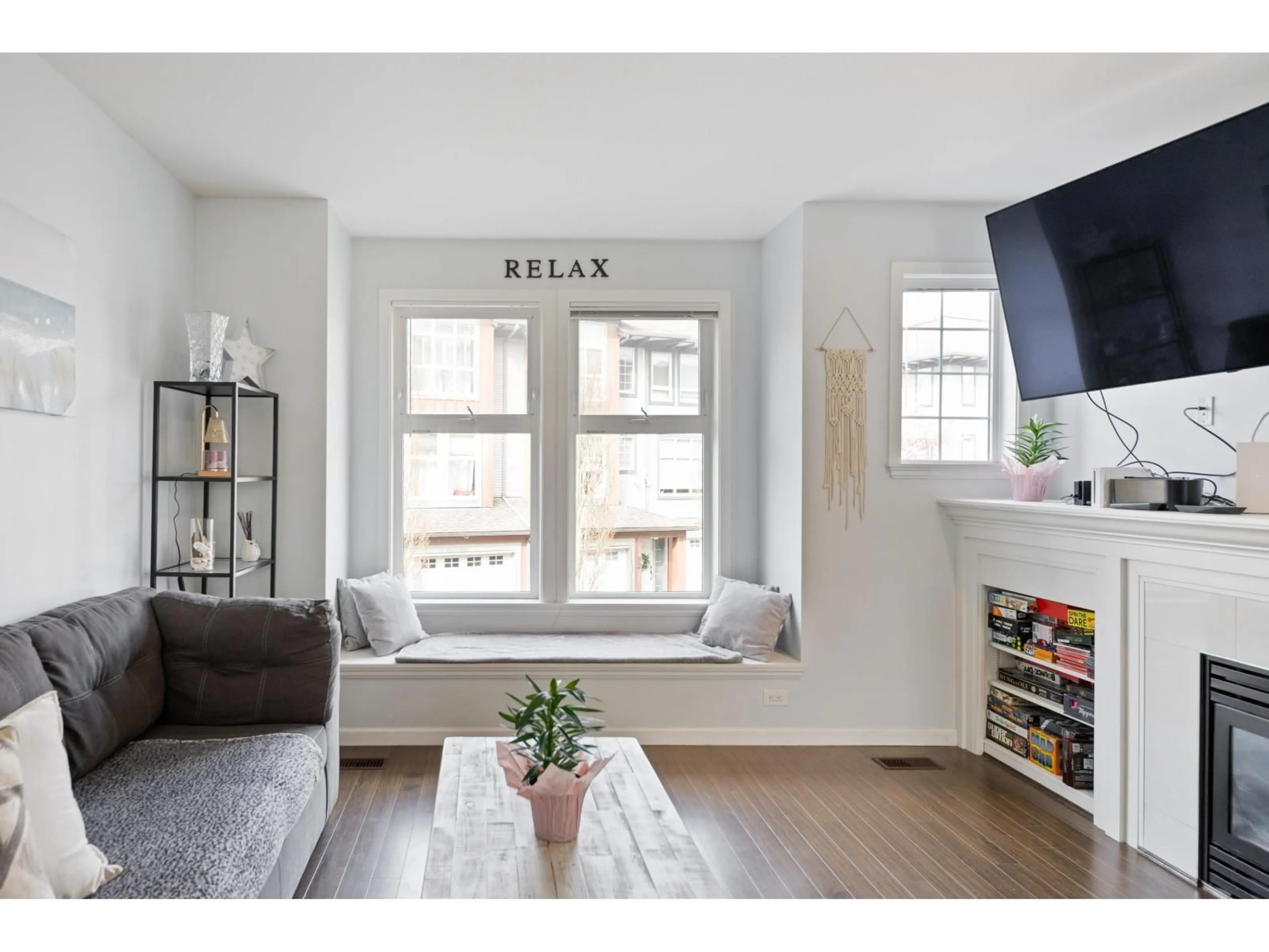 Living room with furniture, wood/laminate floor for 96 - 18777 68A AVENUE, Surrey British Columbia V4N0Z7