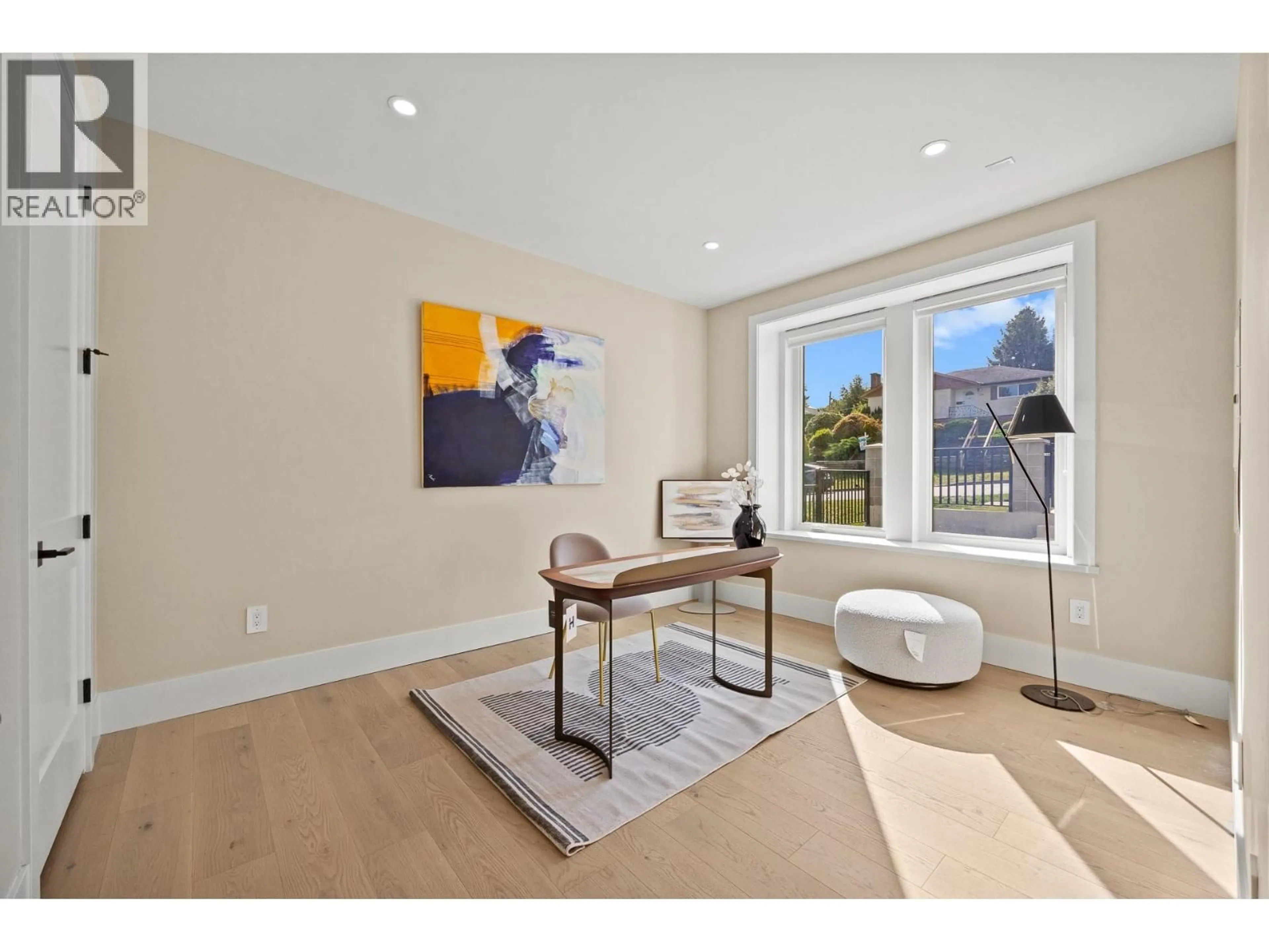 A pic of a room for 1 - 5115 BUXTON STREET, Burnaby British Columbia V5H1J7