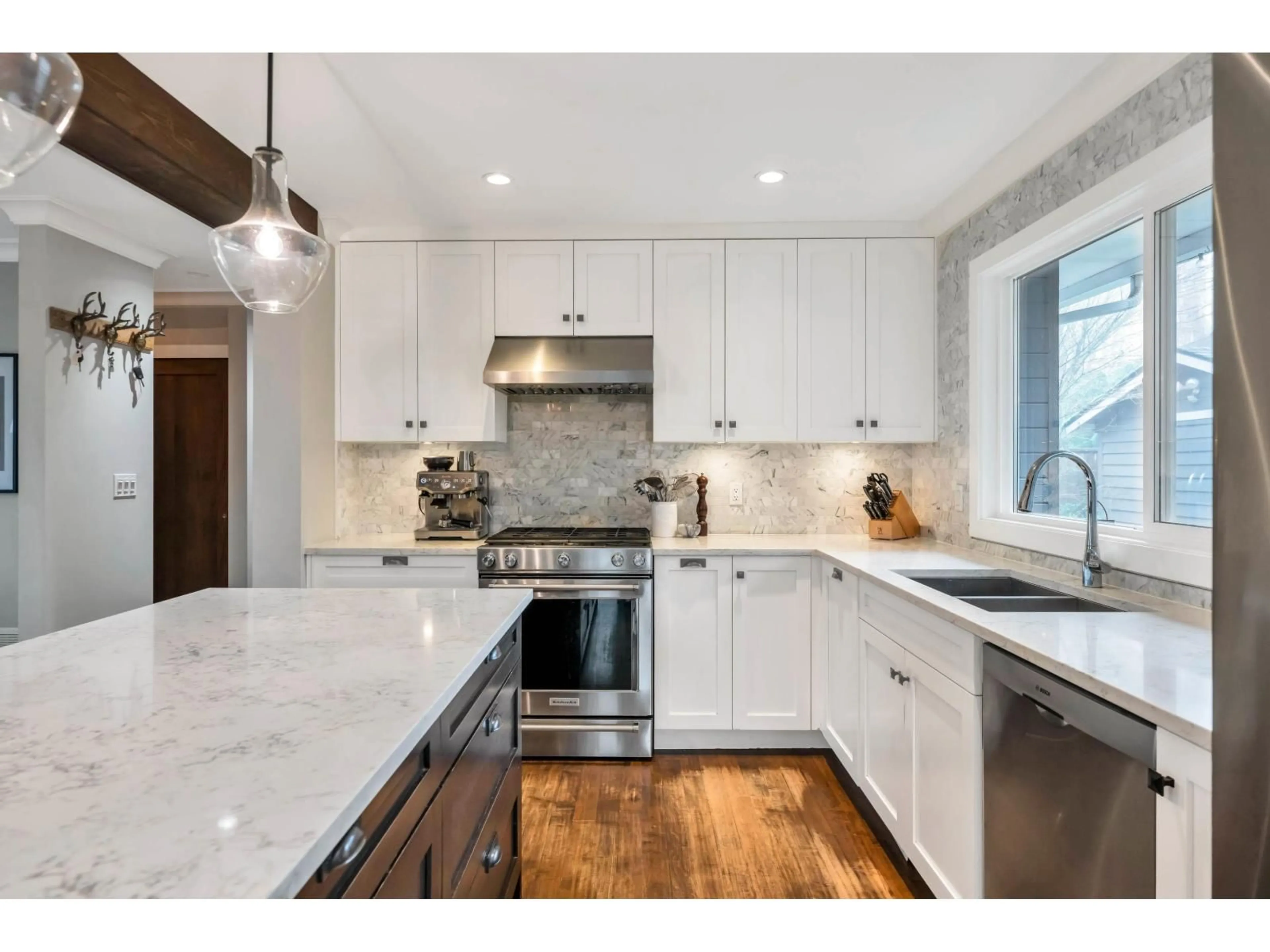 Contemporary kitchen, ceramic/tile floor for 2434 127 STREET, Surrey British Columbia V4A8H4