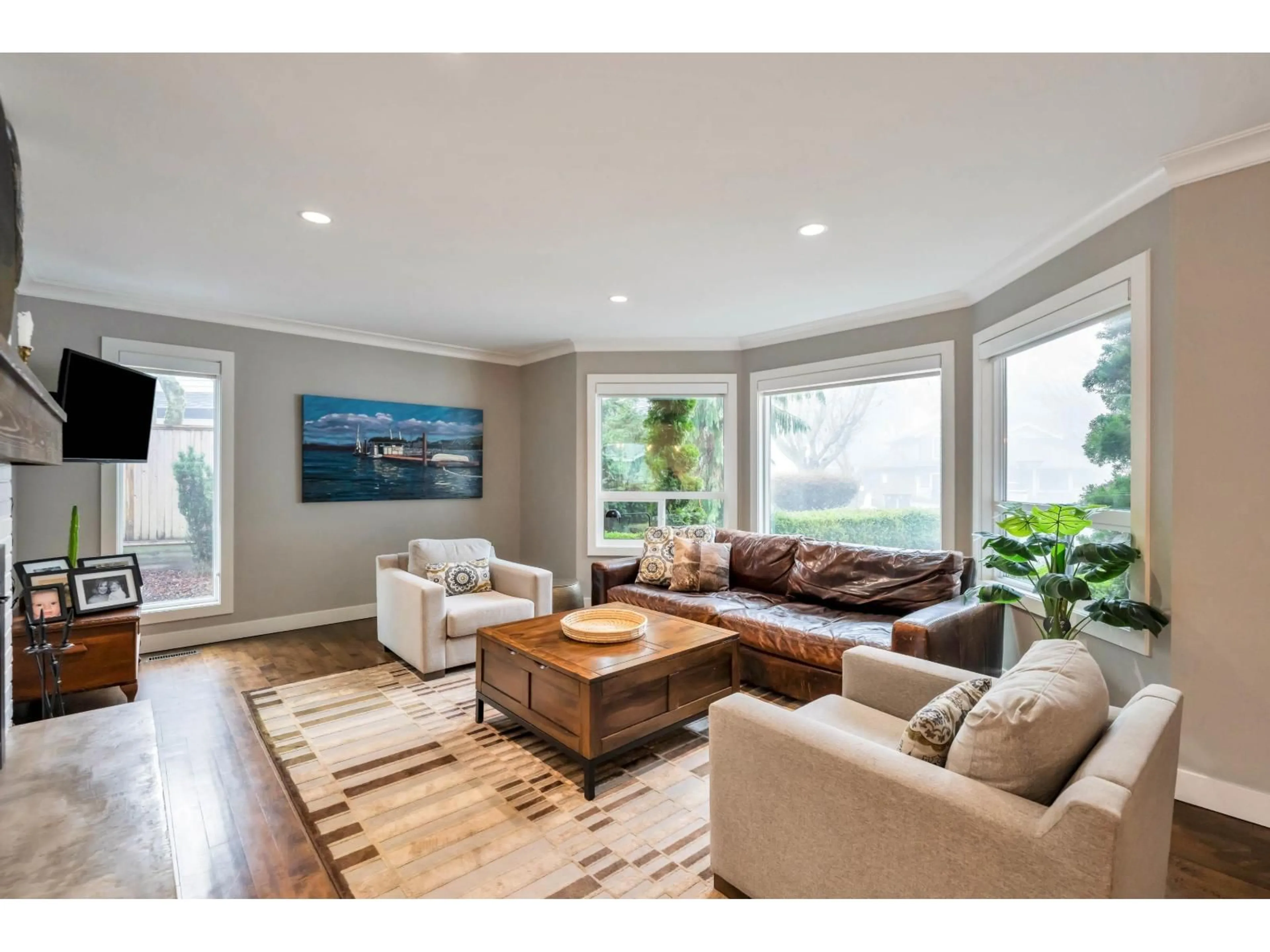 Living room with furniture, wood/laminate floor for 2434 127 STREET, Surrey British Columbia V4A8H4