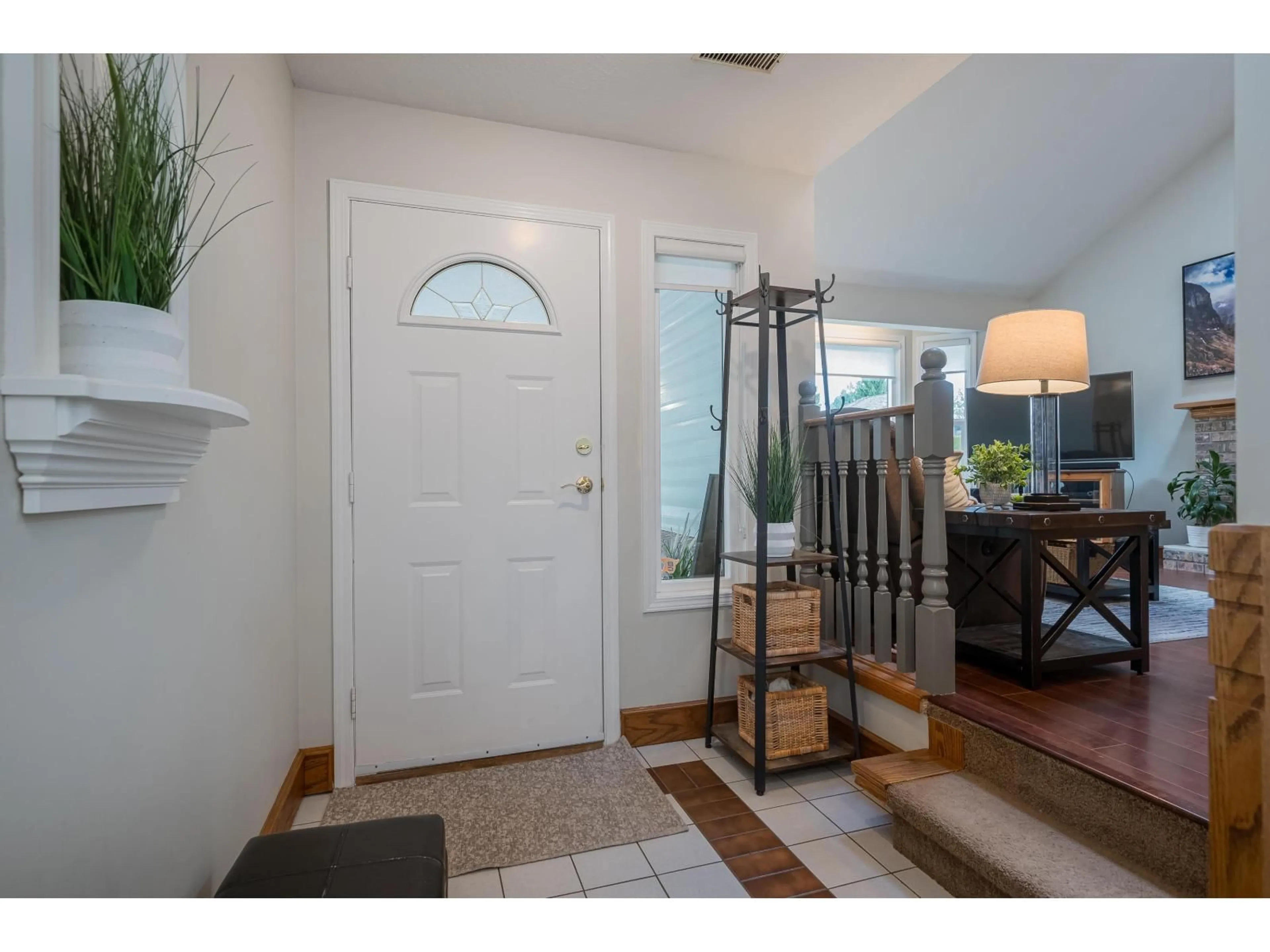 Indoor entryway for 20554 94B AVENUE, Langley British Columbia V1M1H9