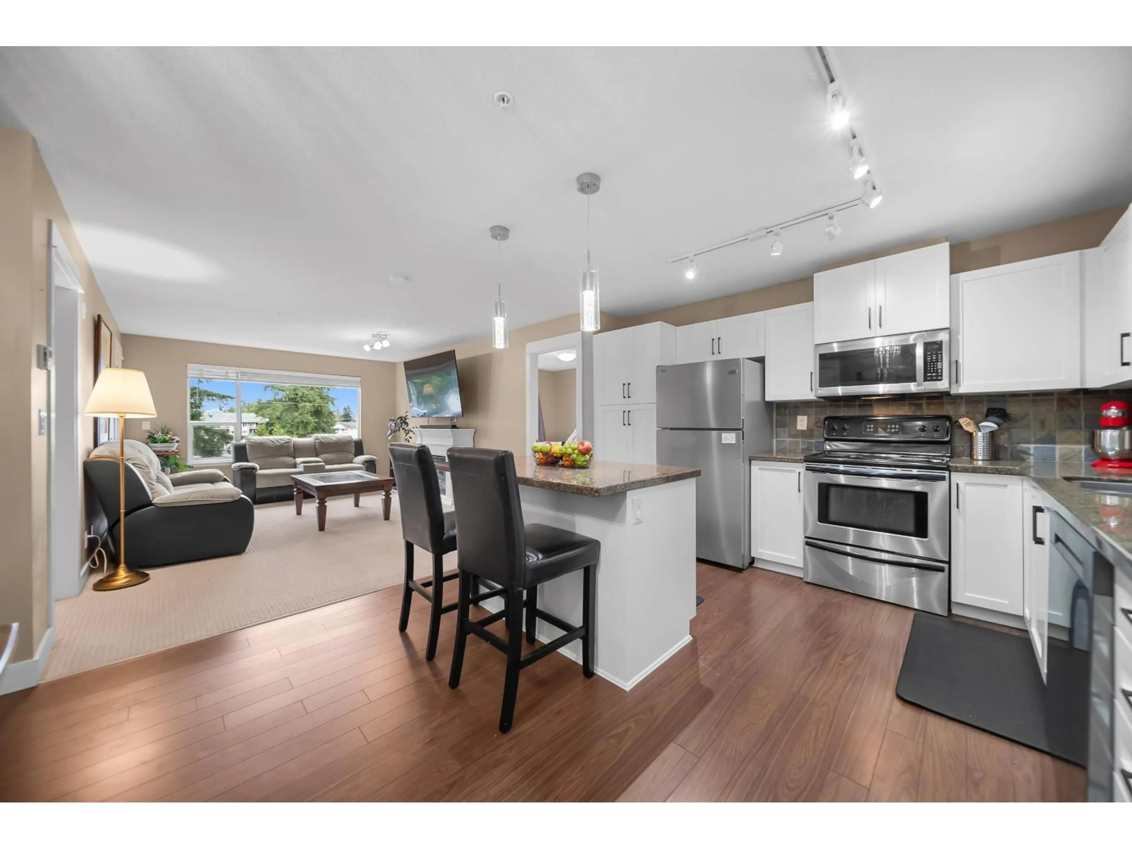 Open concept kitchen, wood/laminate floor for 311 - 2990 BOULDER STREET, Abbotsford British Columbia V2T3P8
