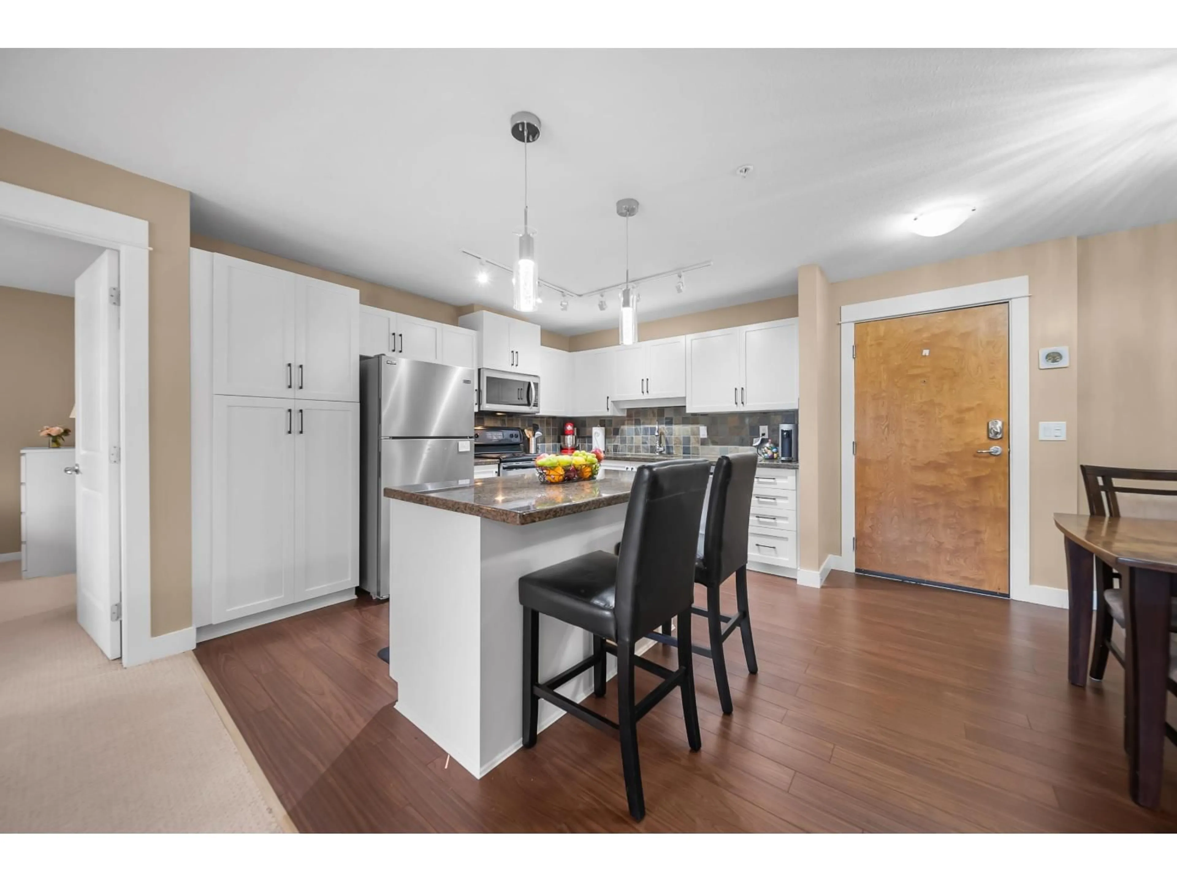 Open concept kitchen, wood/laminate floor for 311 - 2990 BOULDER STREET, Abbotsford British Columbia V2T3P8