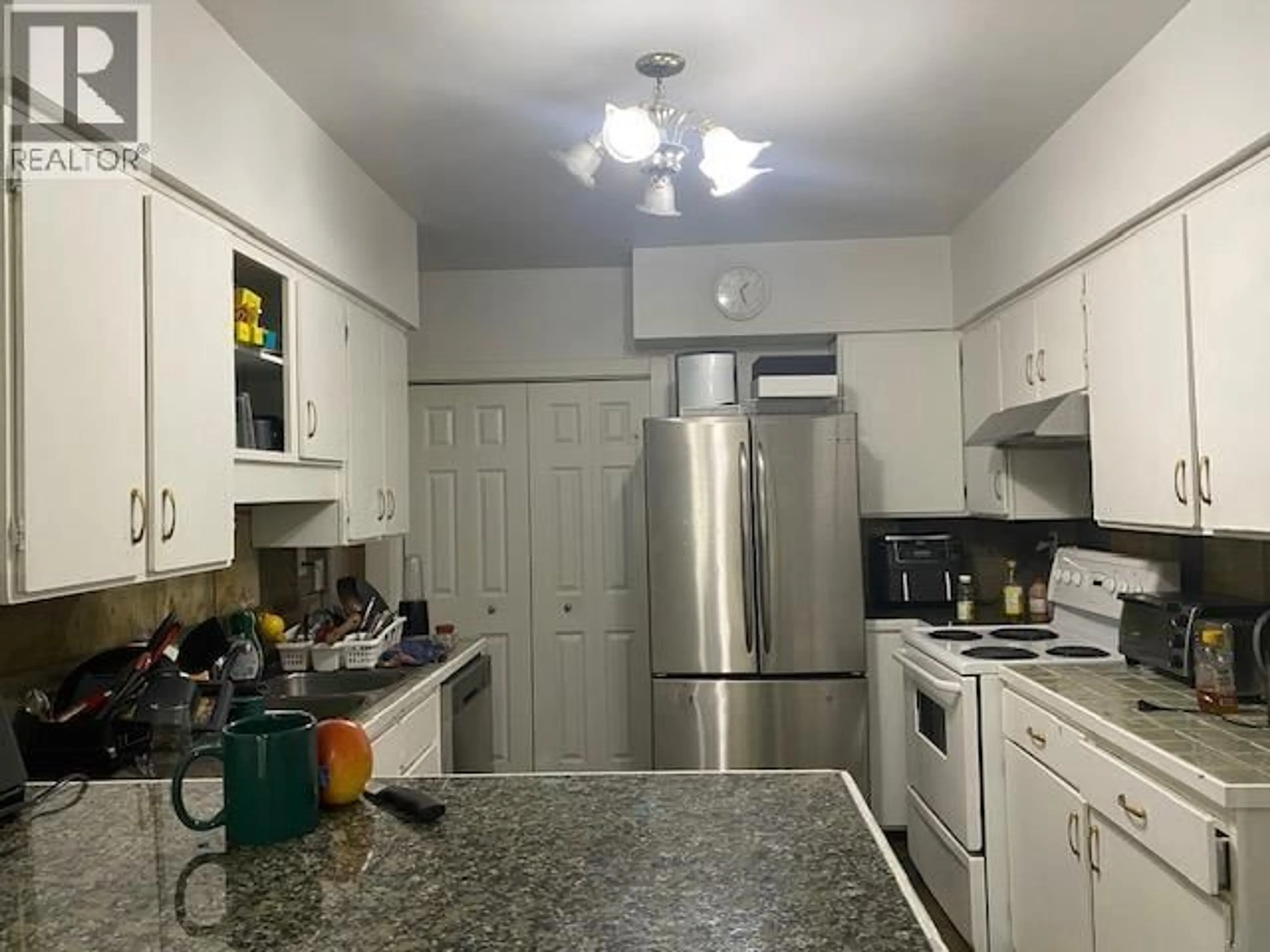 Standard kitchen, unknown for 2520 24 AVENUE, Vancouver British Columbia V5R1C9