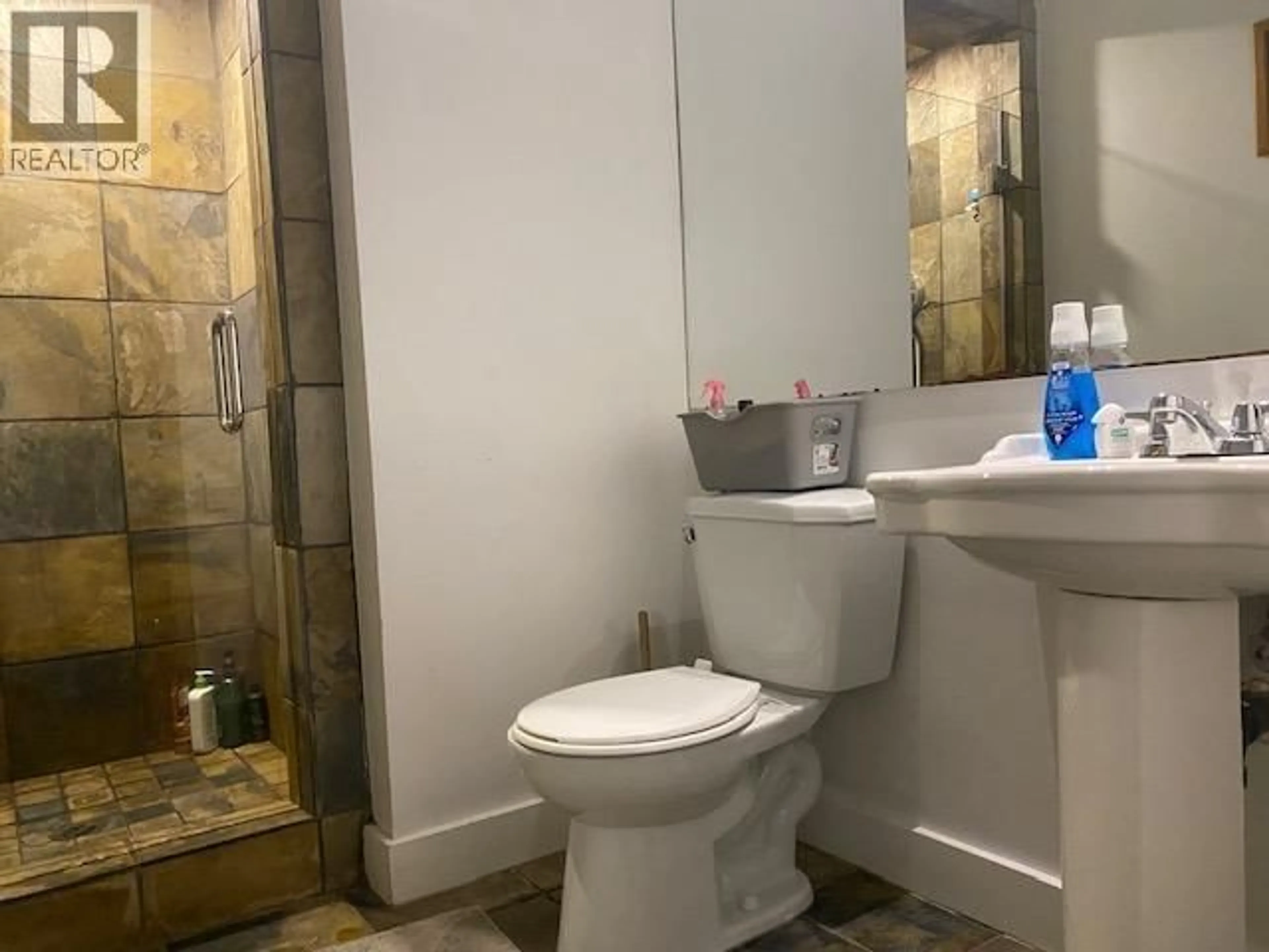 Standard bathroom, unknown for 2520 24 AVENUE, Vancouver British Columbia V5R1C9