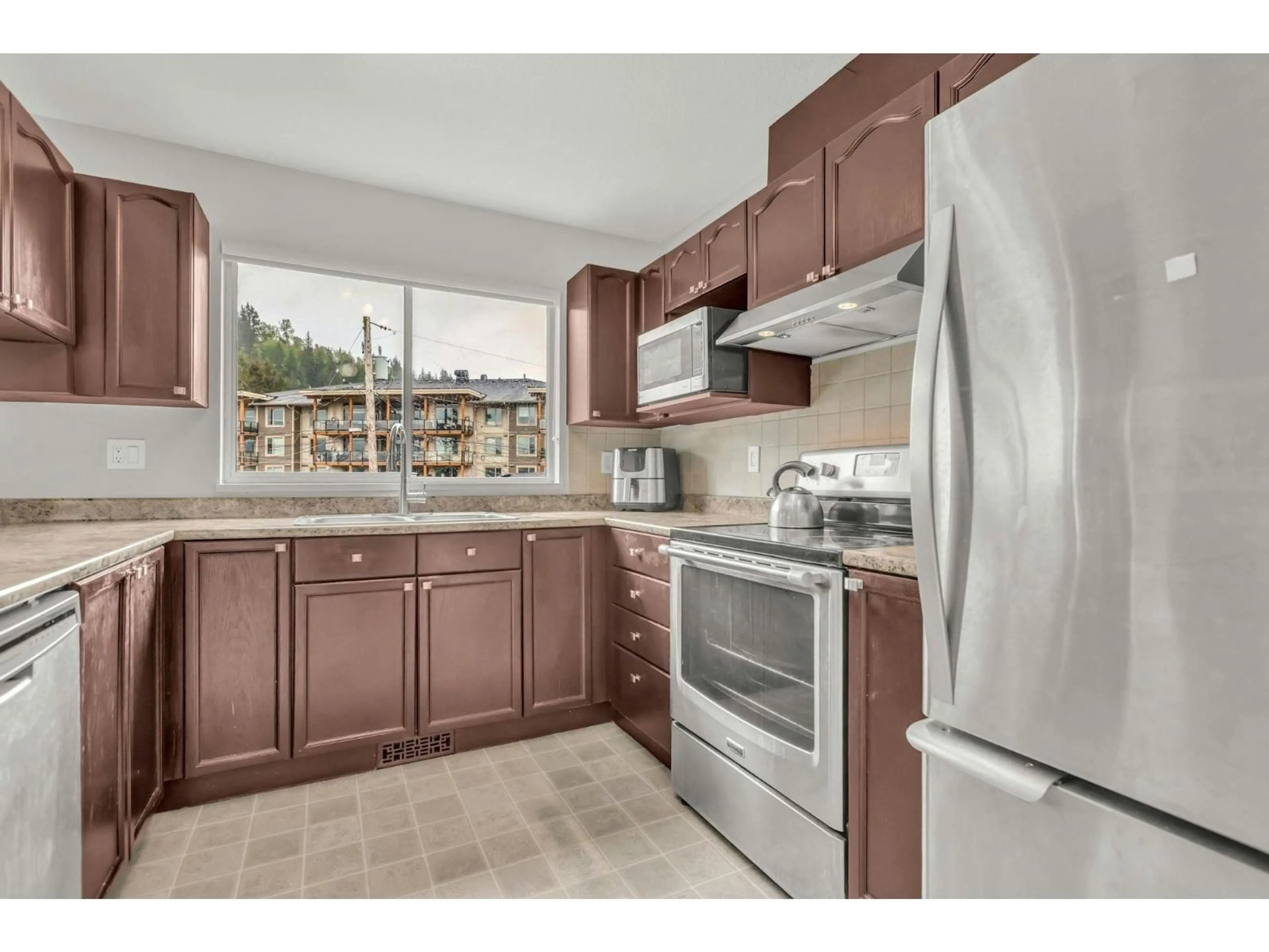 Standard kitchen, unknown for 27 - 45740 THOMAS ROAD, Chilliwack British Columbia V2R3V9