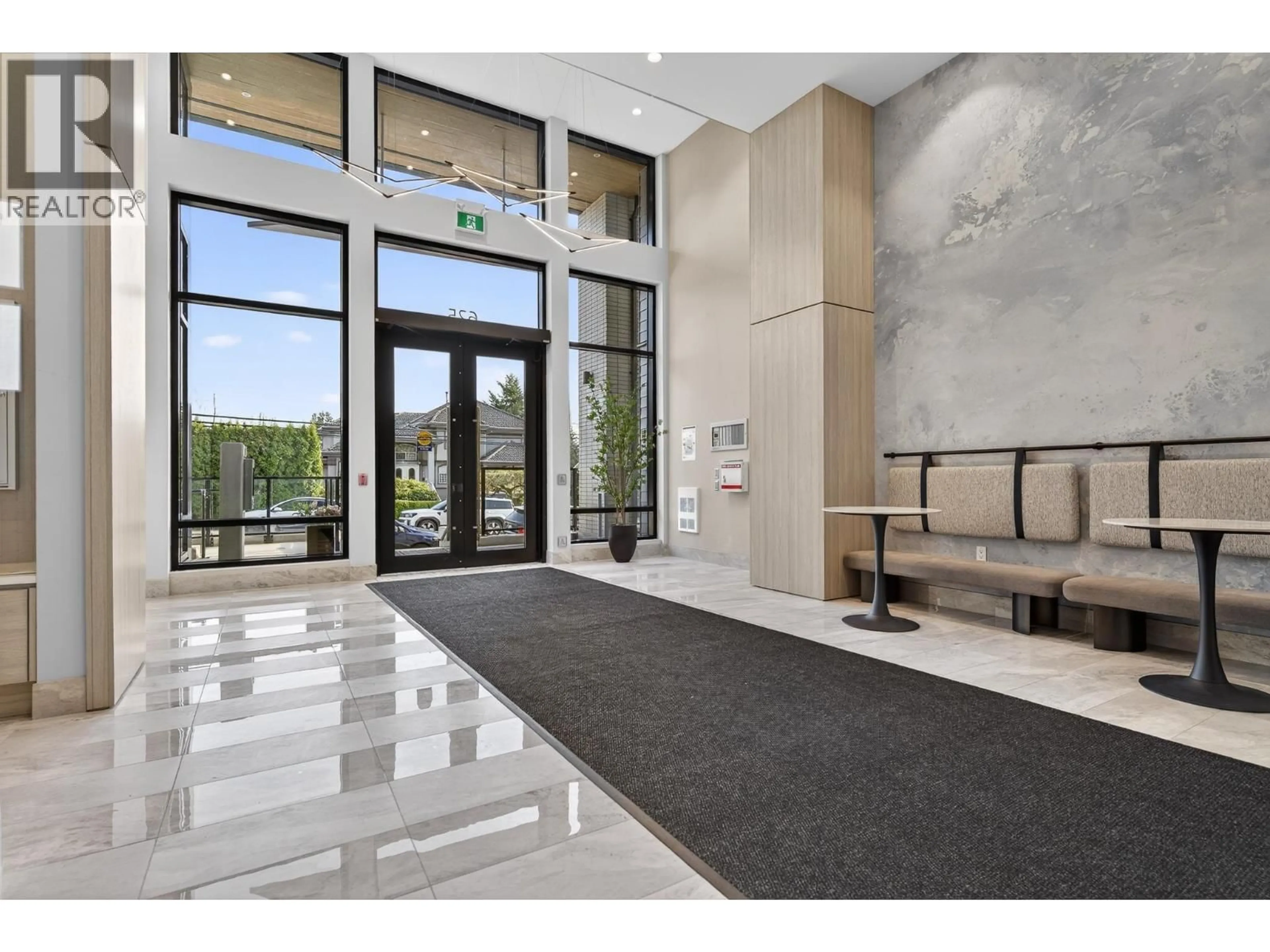 Indoor foyer for 403 - 625 COTTONWOOD AVENUE, Coquitlam British Columbia V3J0S6